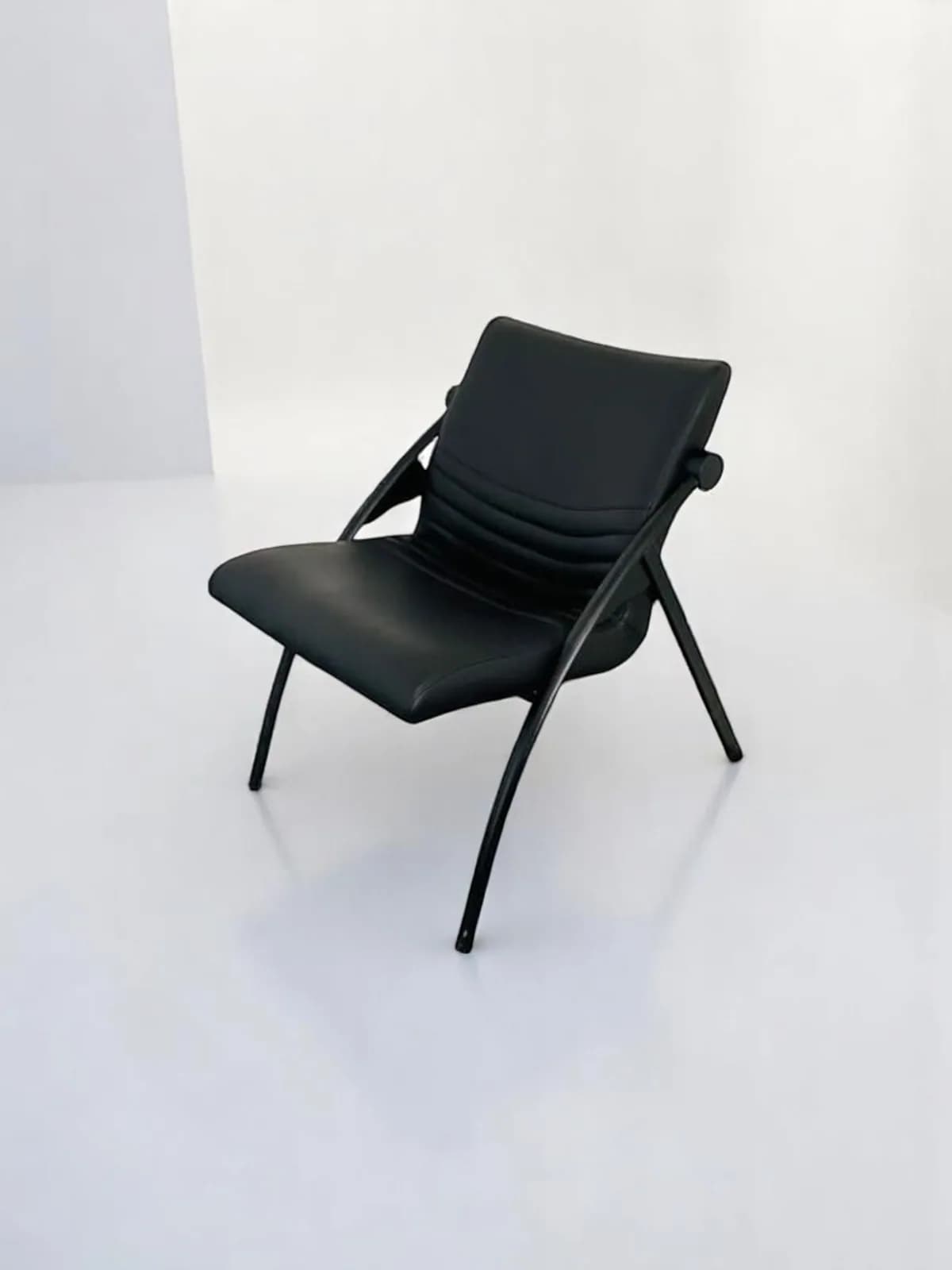 Fauteuil en cuir noir accueil