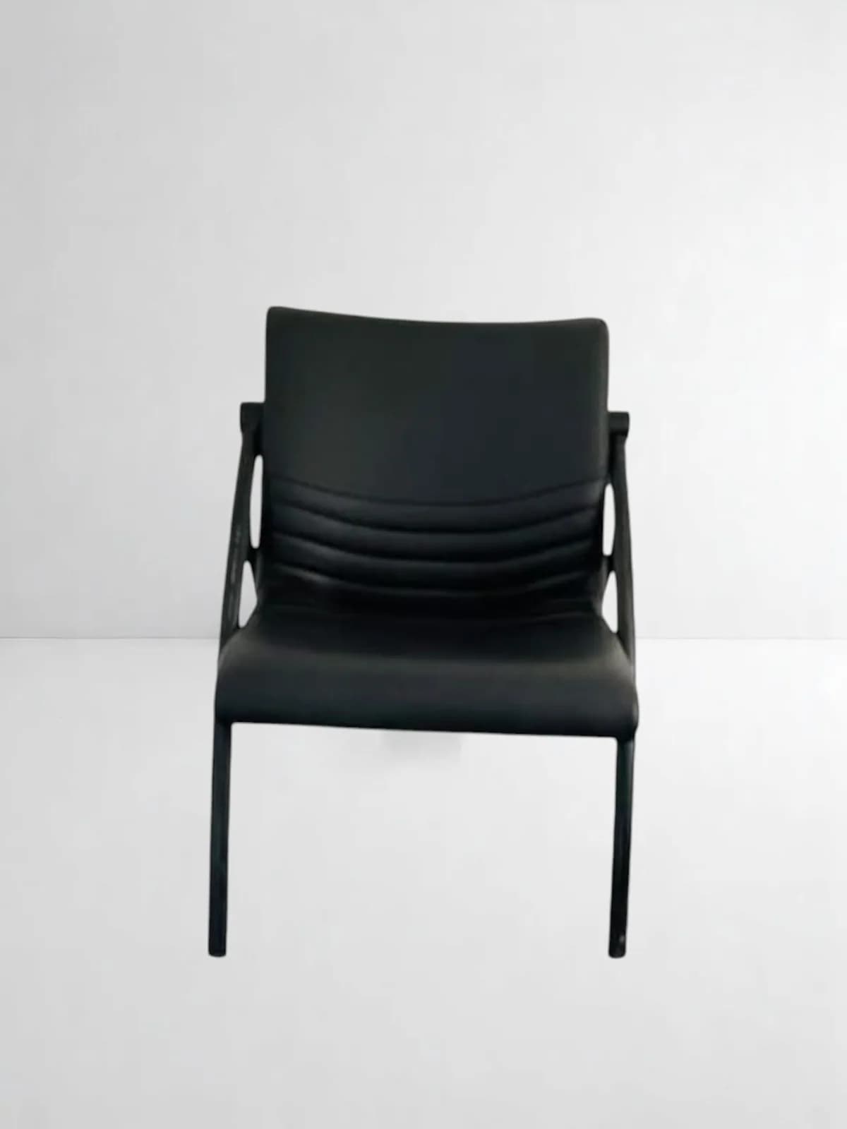 Fauteuil en cuir noir accueil — vue 2