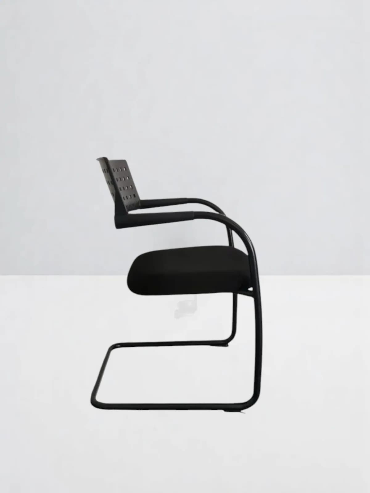 Chaise luge vitra avec accoudoir — vue 2