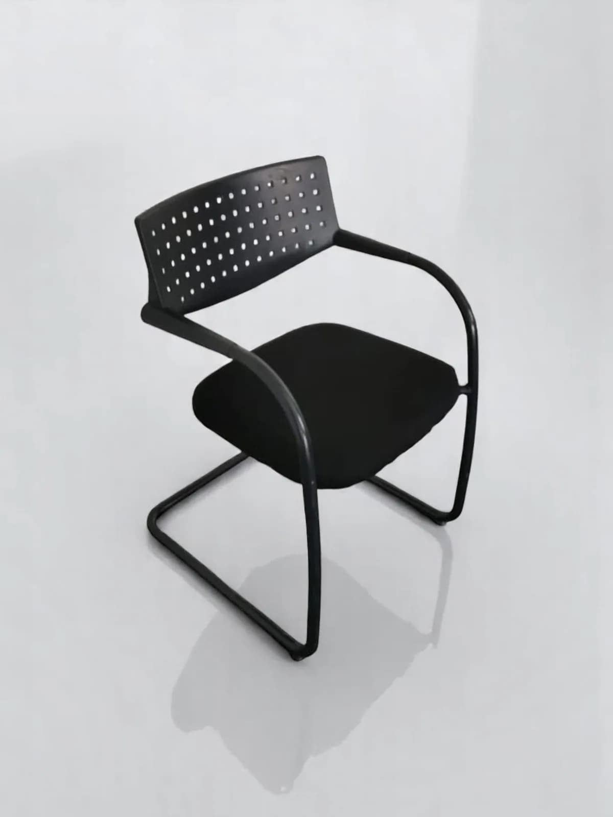 Chaise luge vitra avec accoudoir