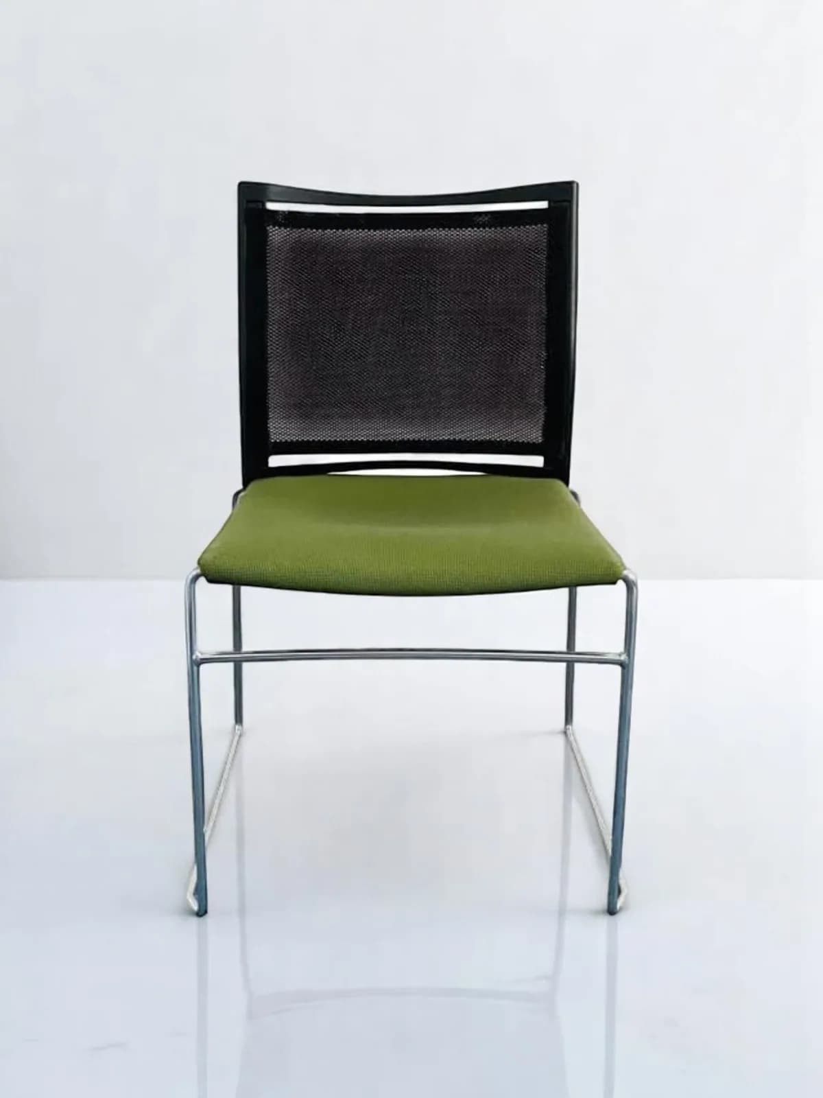 Chaise visiteur Haworth slim design By G.B — vue 3