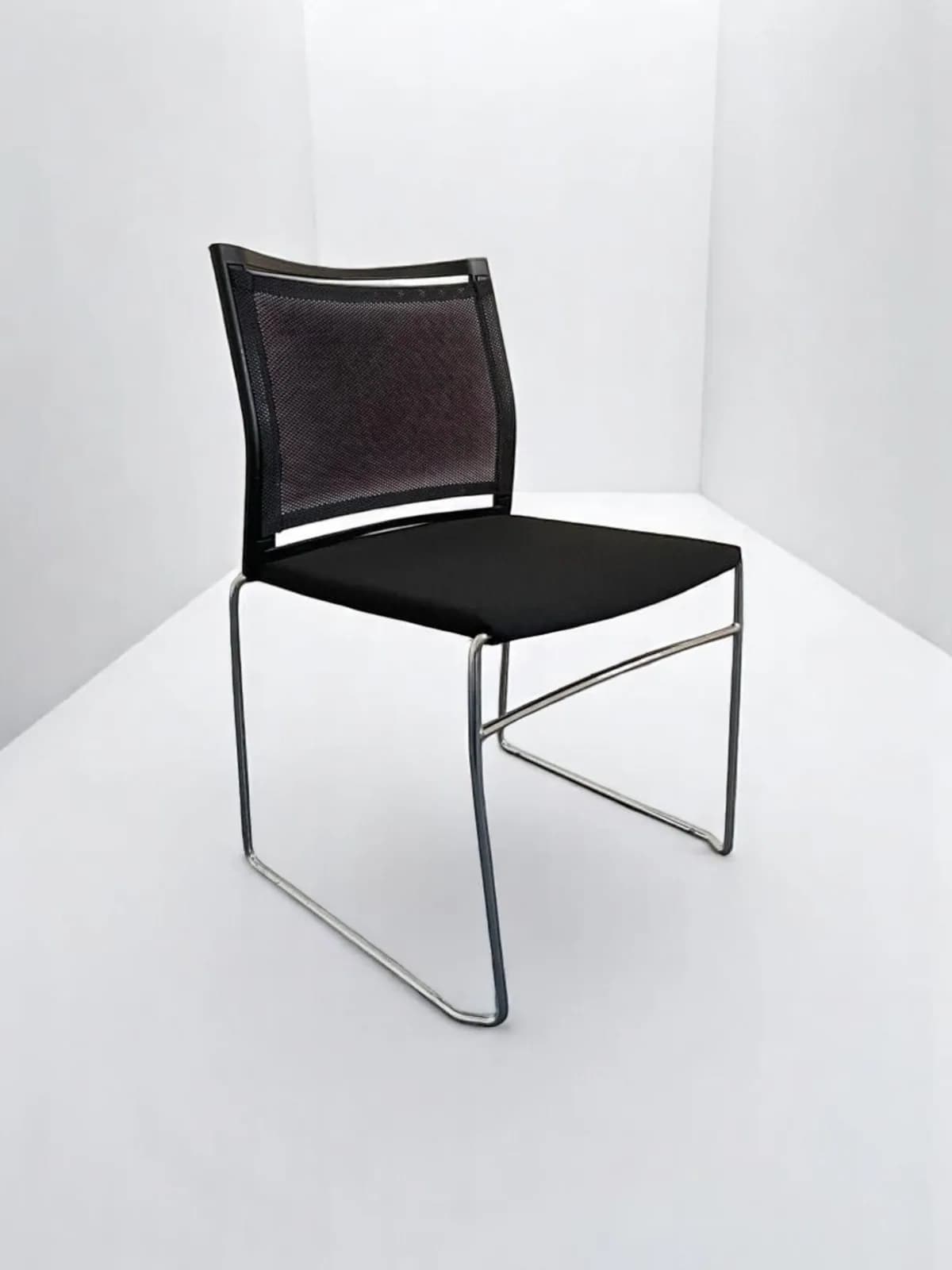 Chaise visiteur Haworth slim design By G.B black — vue 3