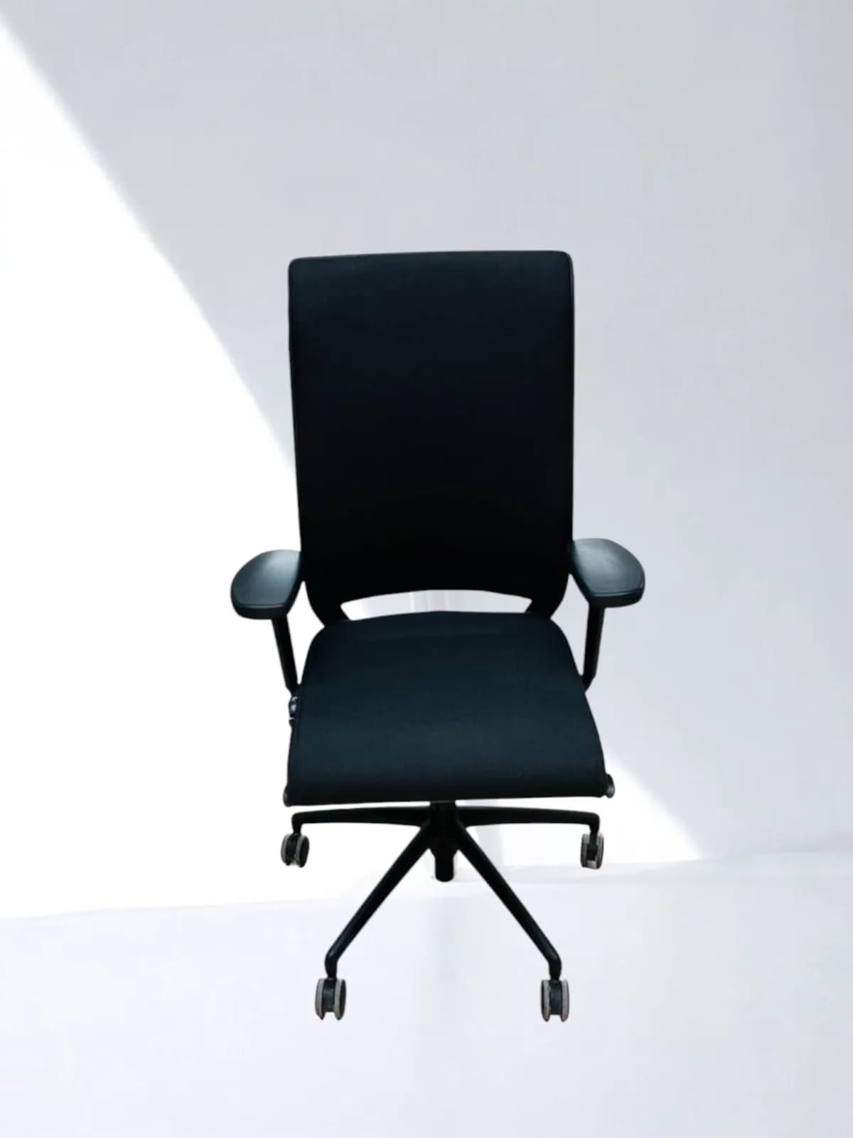 Chaise à roulette Intersthul Hero noir