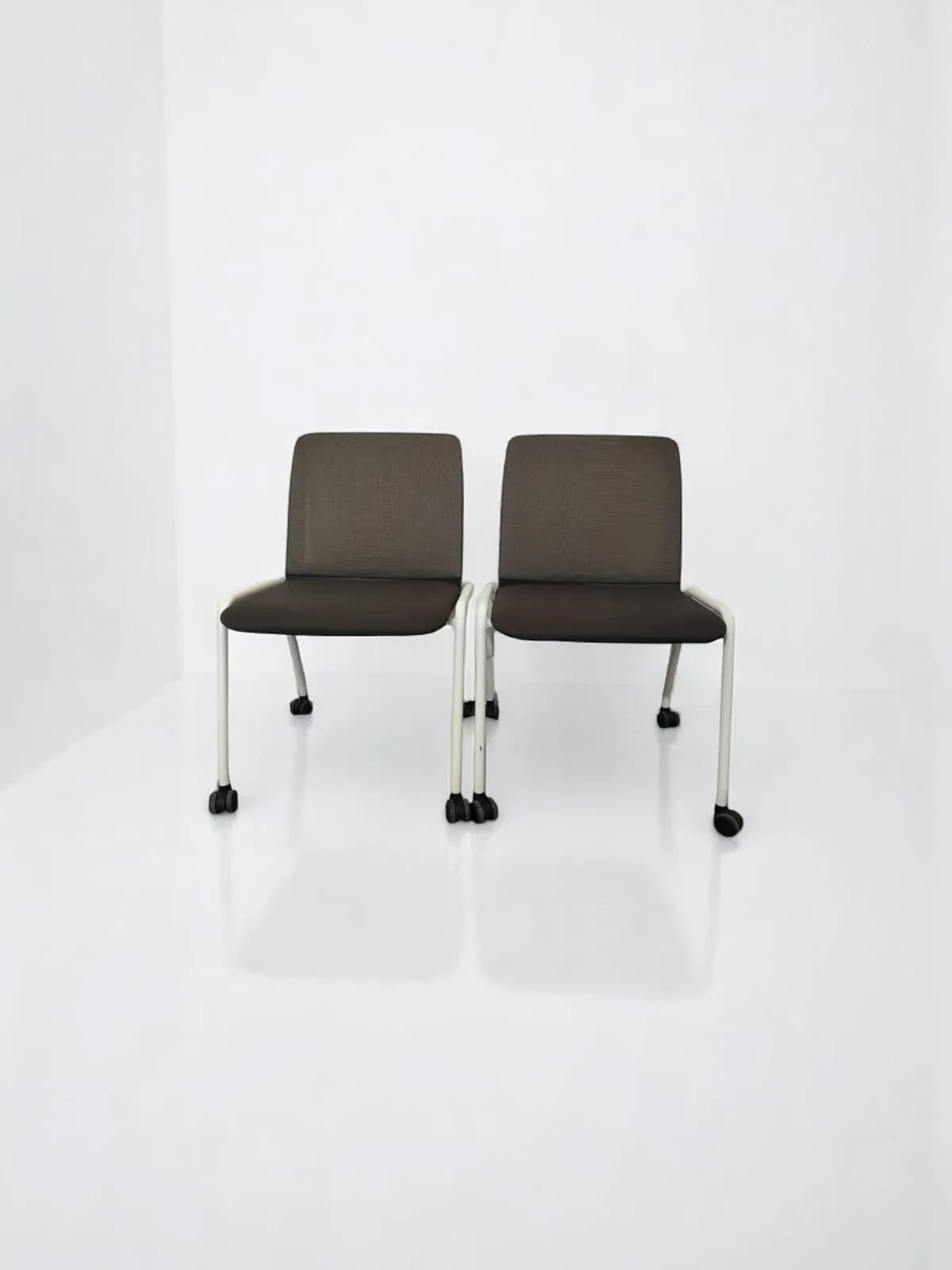 Chaise visiteur Haworth avec roulette résille — vue 3