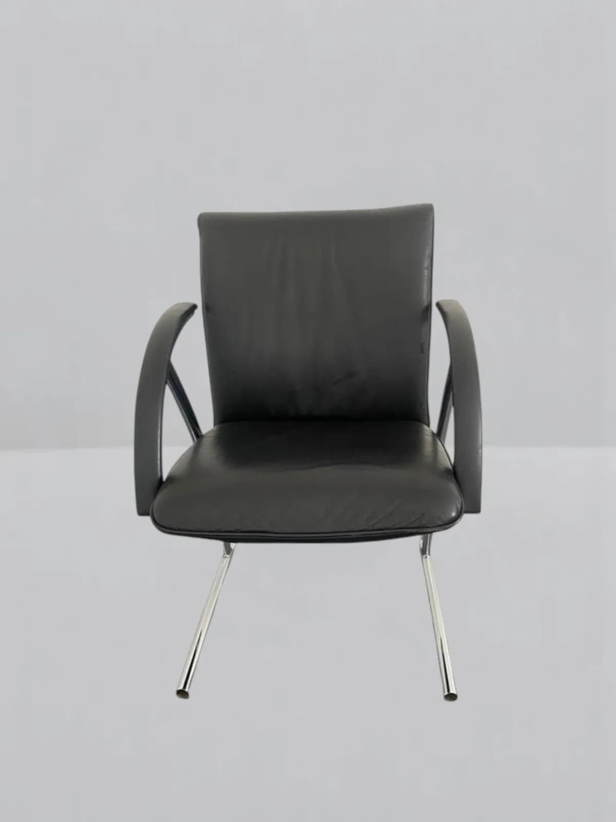 Fauteuil visiteur en cuir noir pour bureau de direction — vue 2