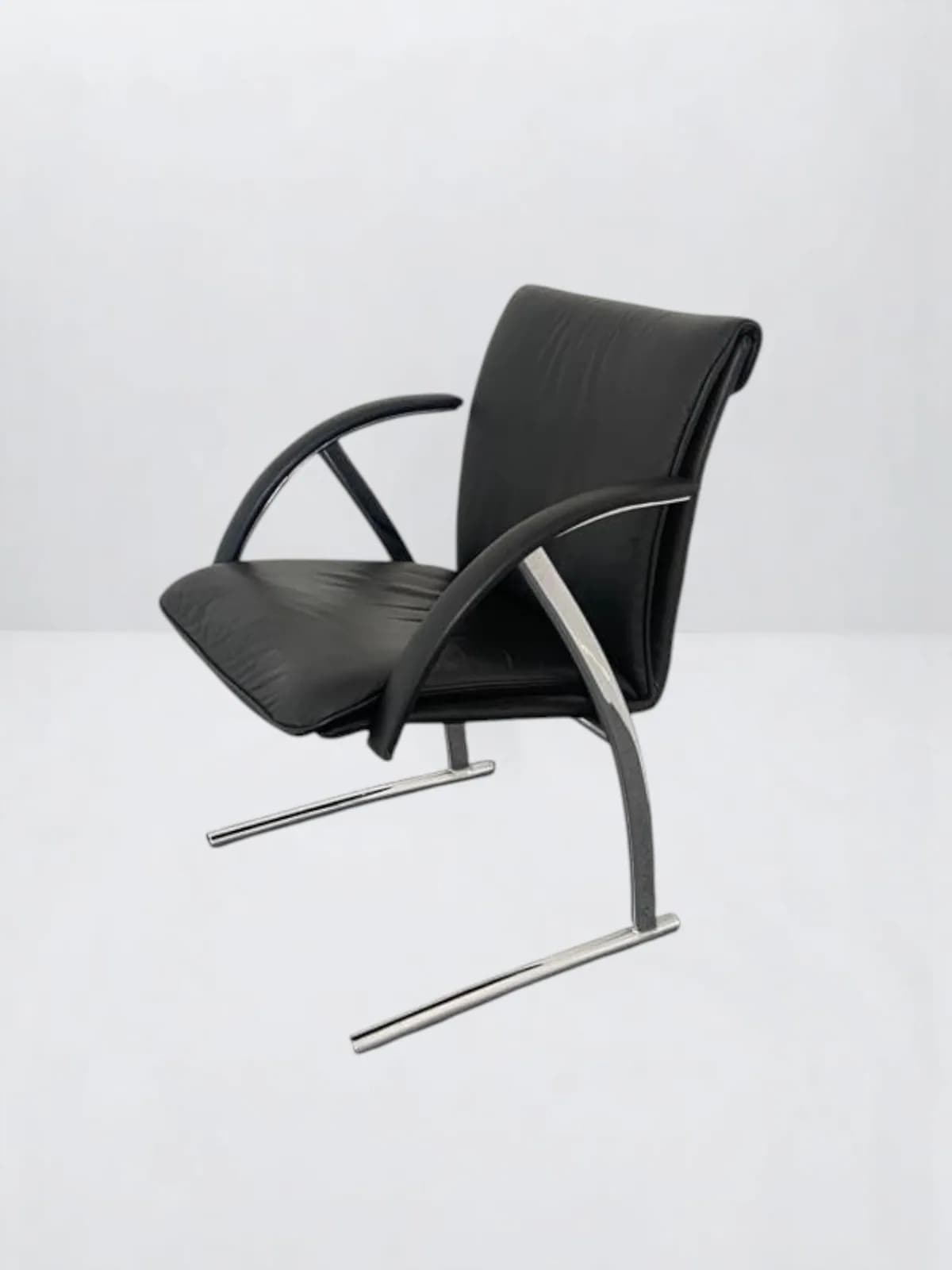 Fauteuil visiteur en cuir noir pour bureau de direction