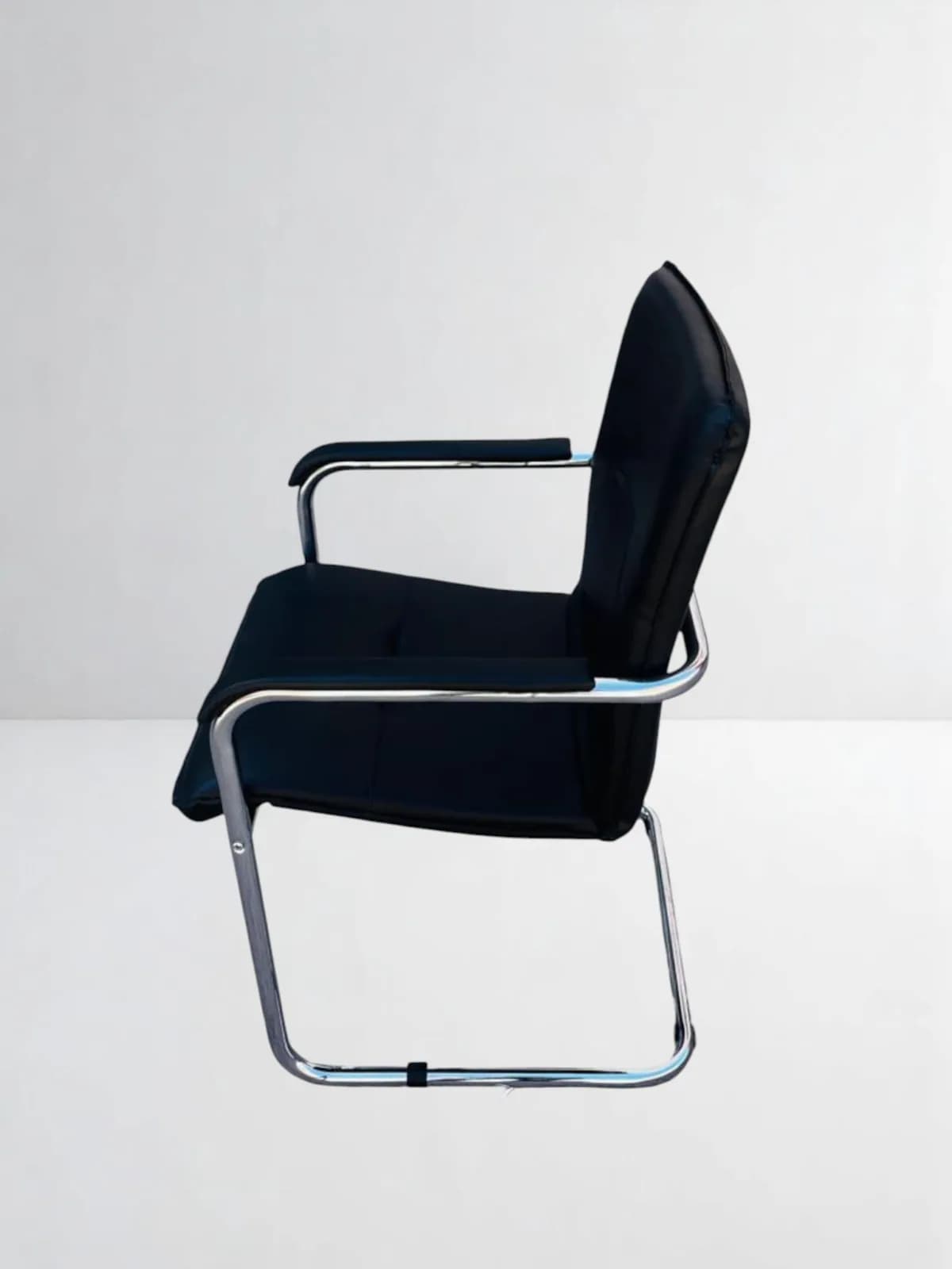 Fauteuil visiteur simili cuir Ronéo — vue 3
