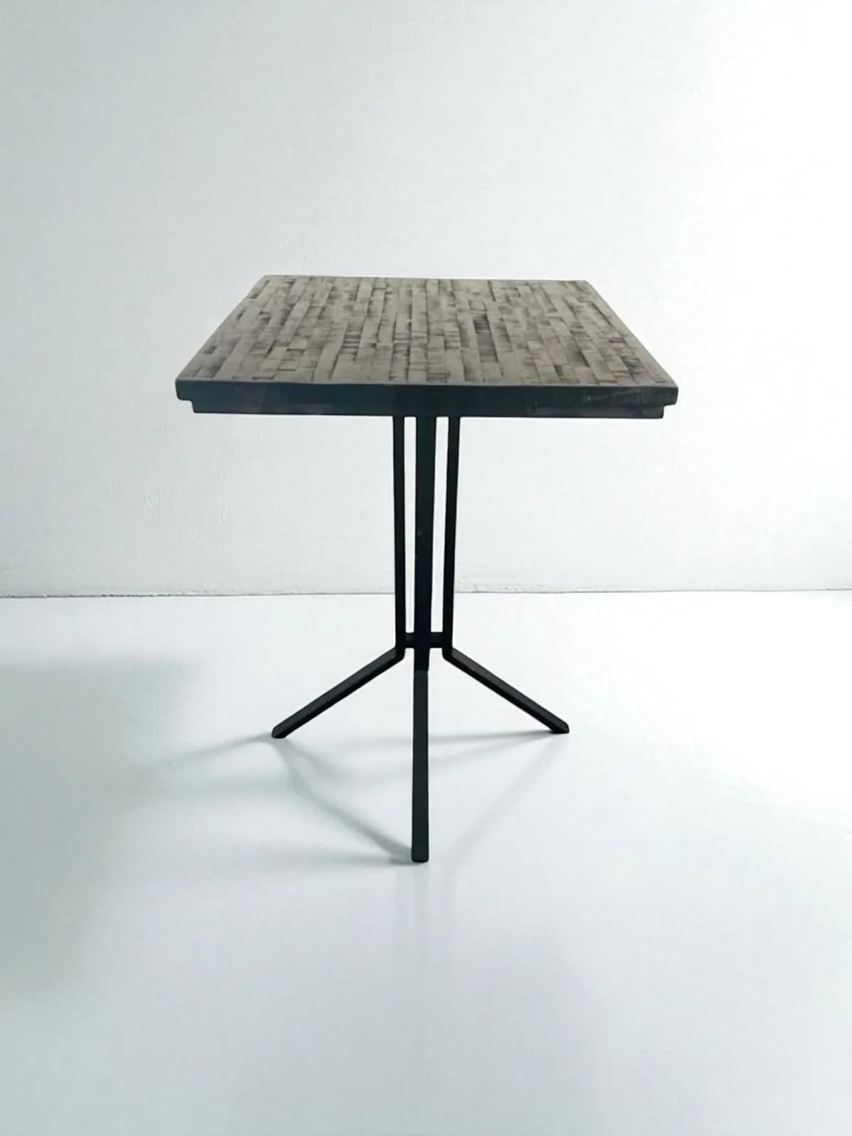 Table de bar carrée 75x75cm en bois et métal H107cm
