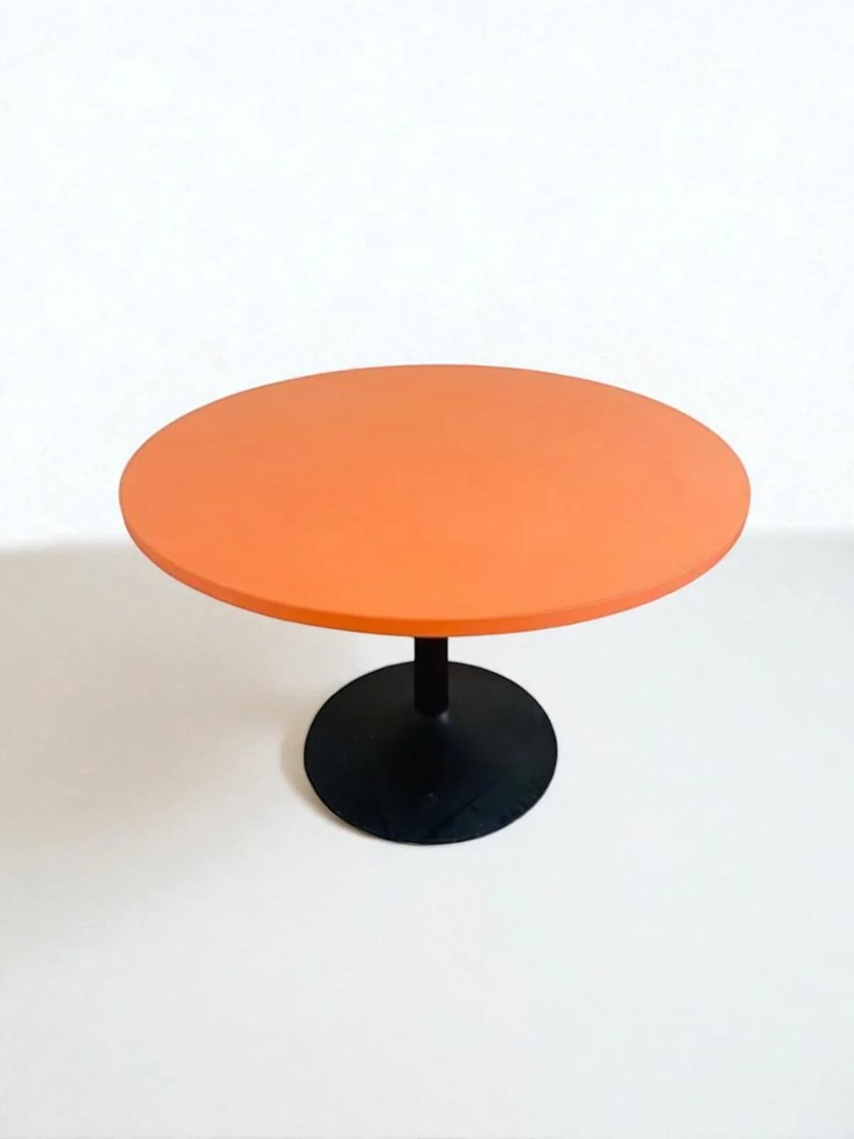 Table ronde 120cm 5 personnes orange piétement noir