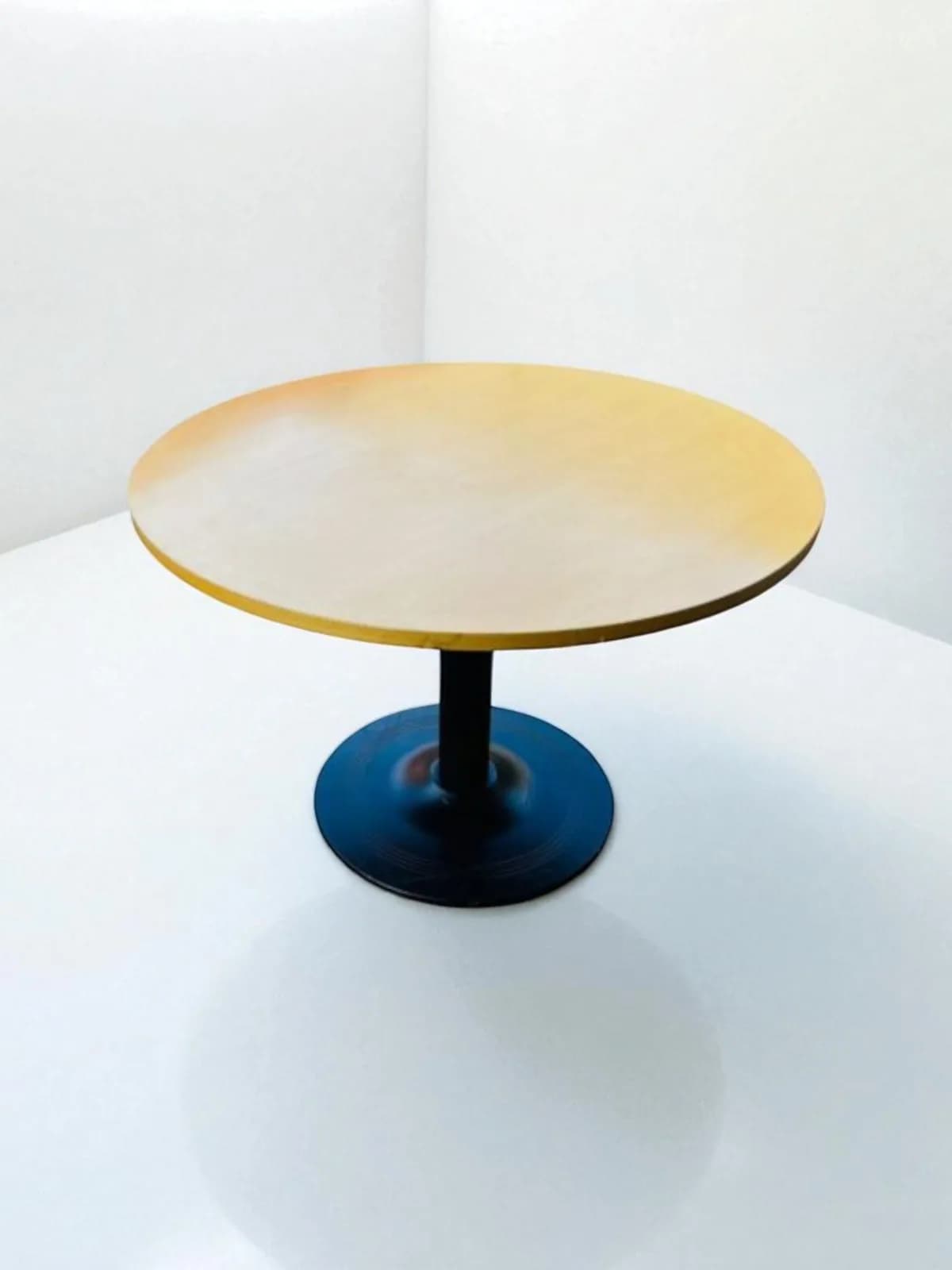 Table ronde bois piètement tulipe noir métal 110cm
