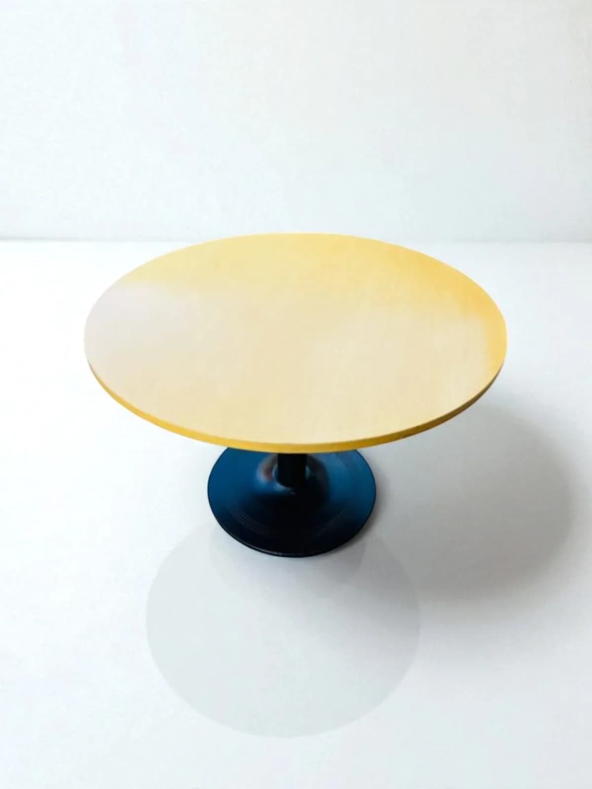 Table ronde bois piètement tulipe noir métal 110cm — vue 2
