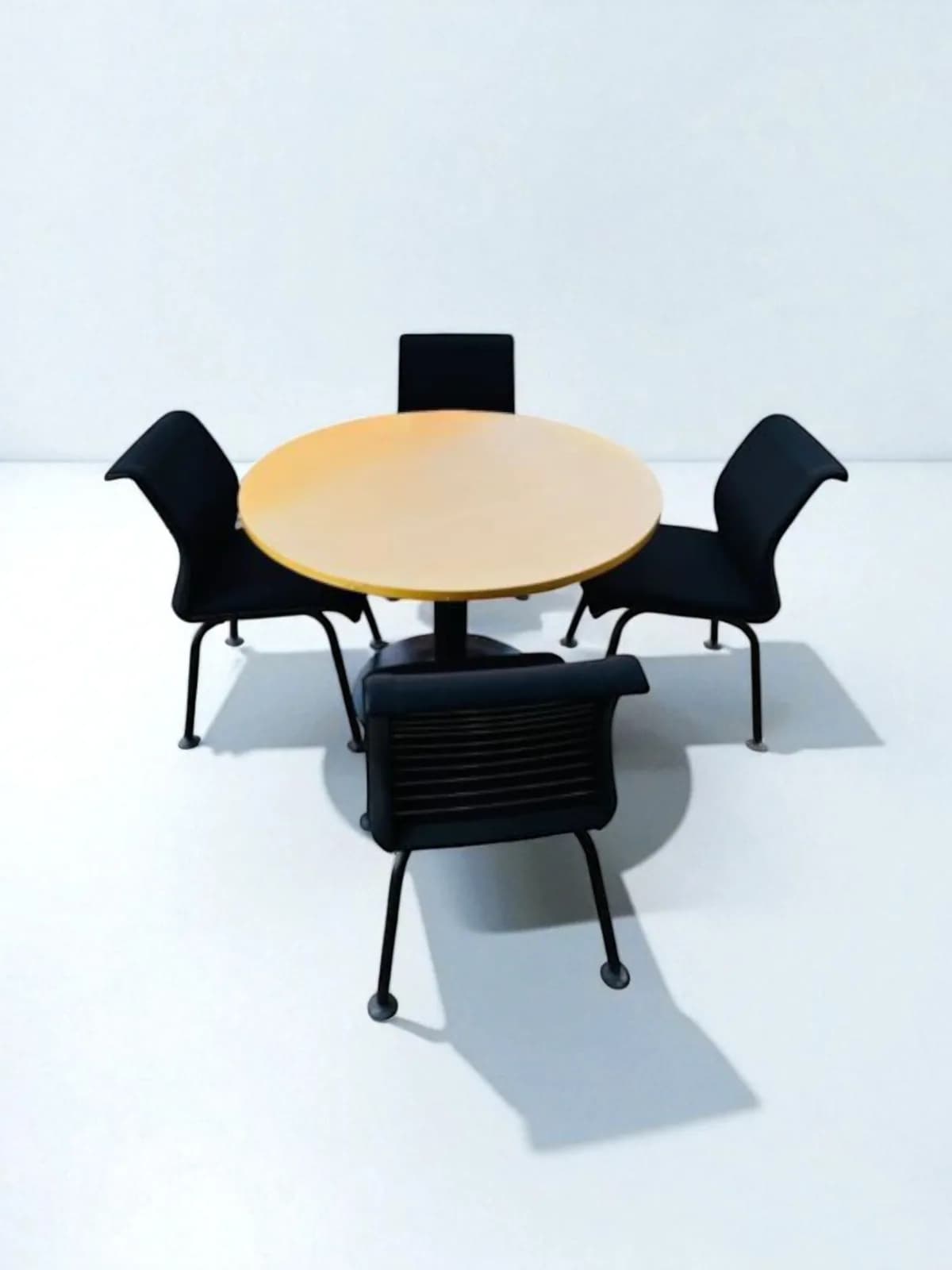 Table ronde bois piètement tulipe noir métal 110cm — vue 4