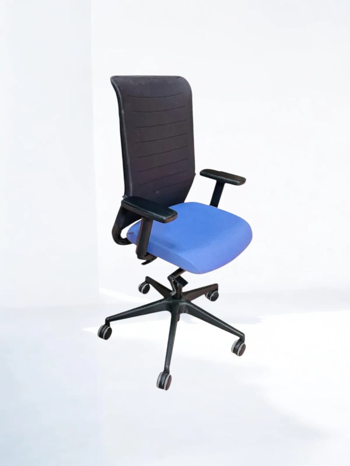 Chaise à roulette Eurosit ligne S bleu — vue 2