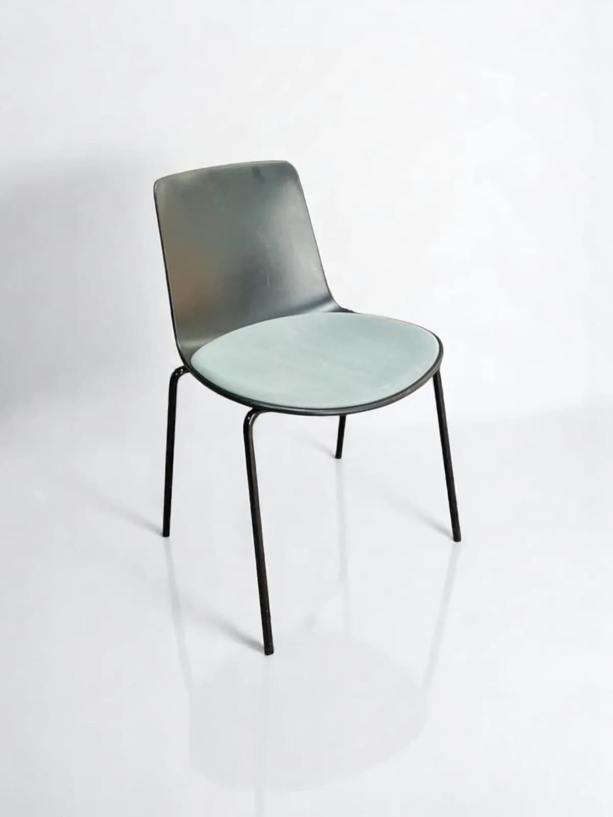 Chaise Lotus Lievor altherr Enea Design noir
