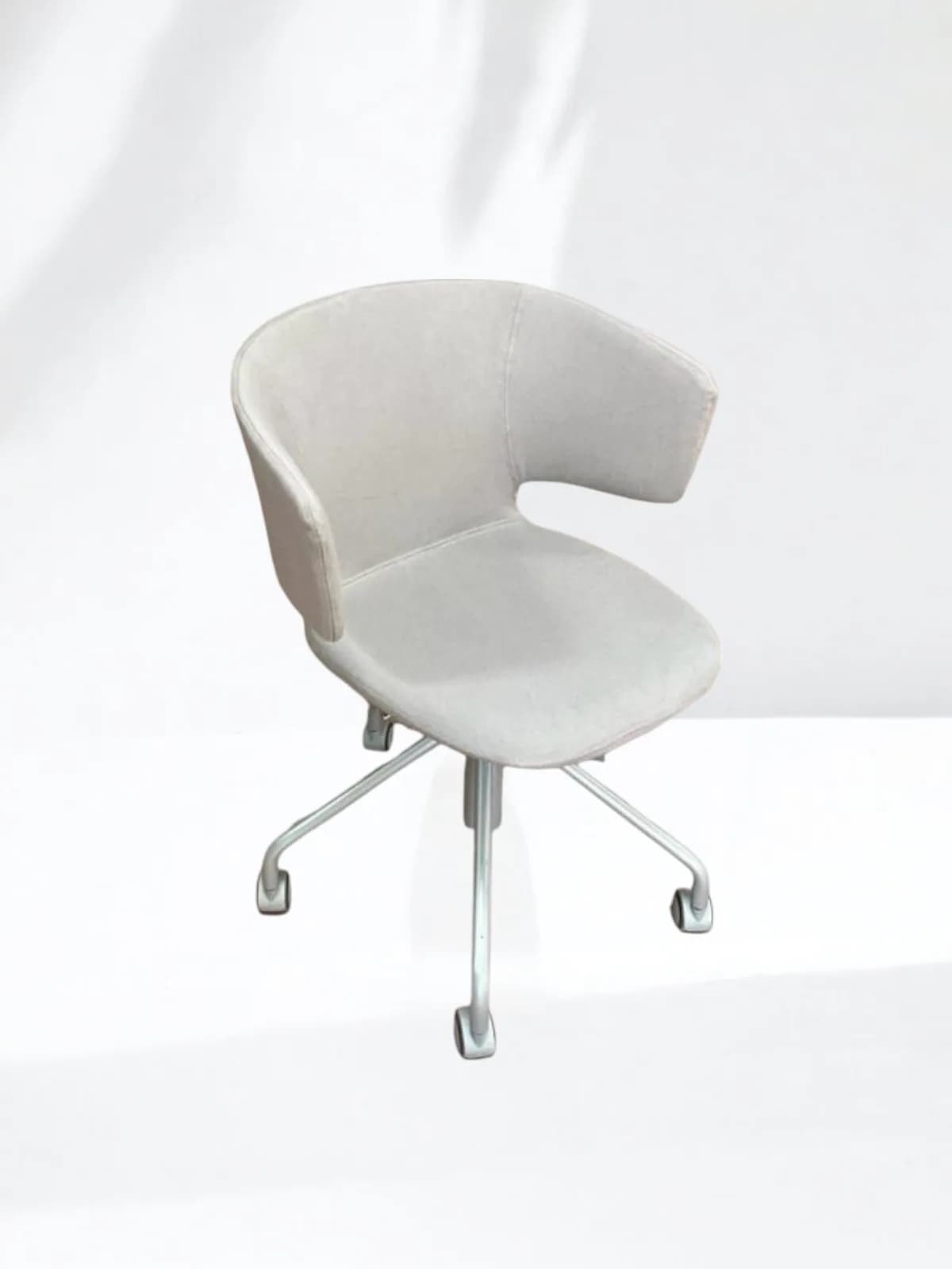 Chaise Taormina Studio d'Alix 511 Design avec assise grise
