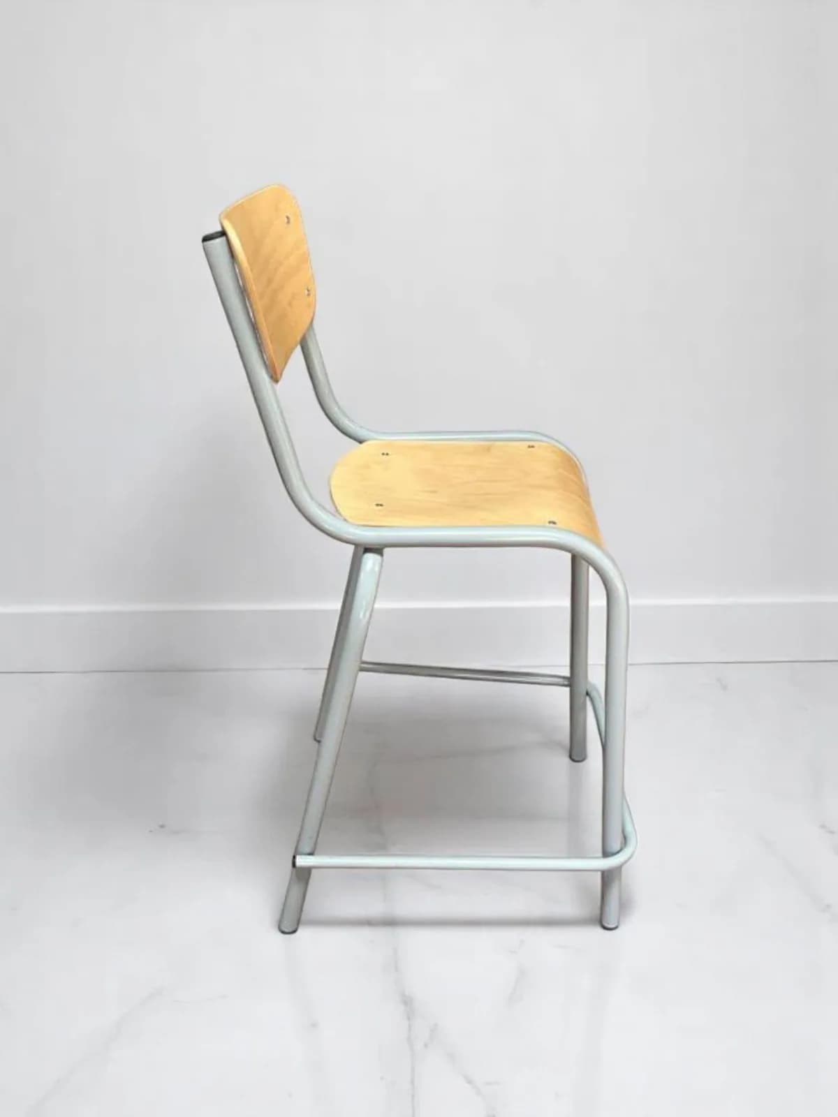 Chaise rehaussée Alta bois avec repose pied — vue 3