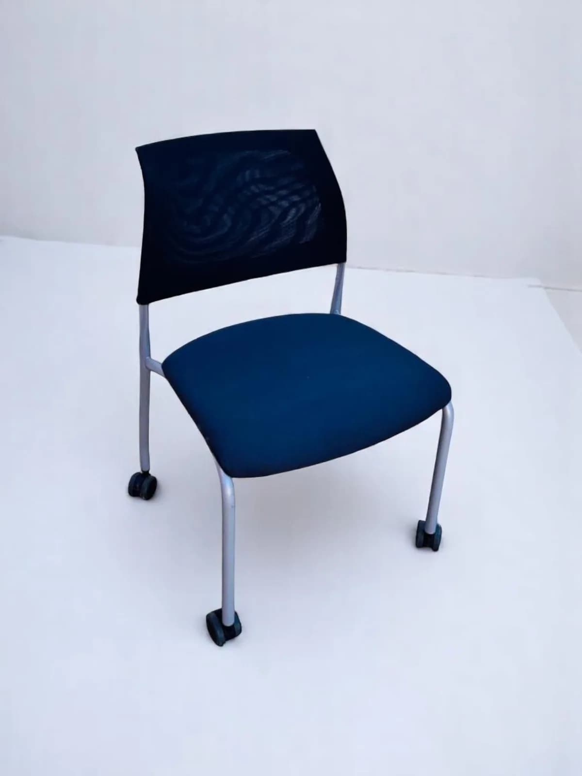 Chaise visiteur à roulette Magencia tissu — vue 2