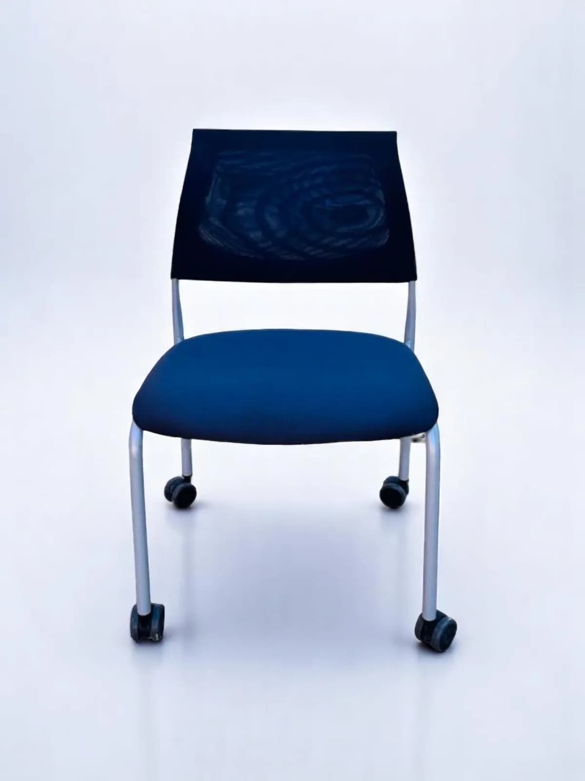 Chaise visiteur à roulette Magencia tissu