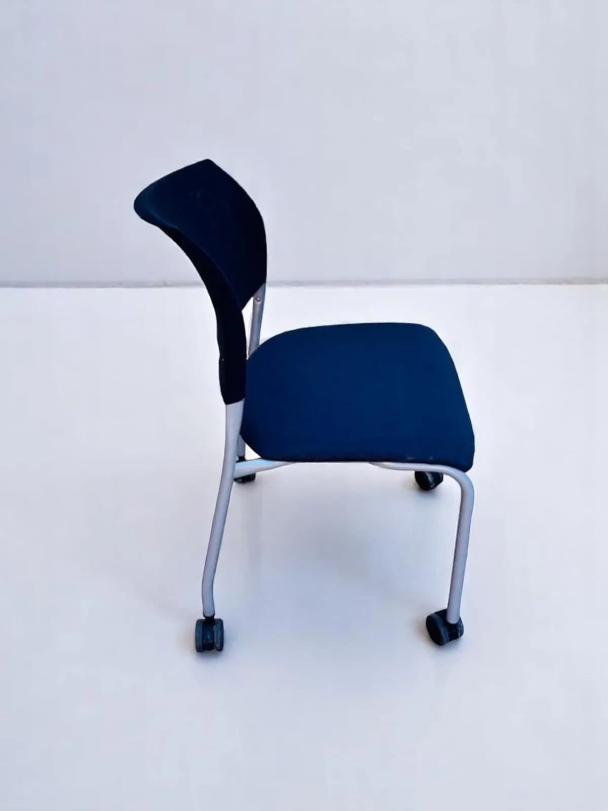 Chaise visiteur à roulette Magencia tissu — vue 3