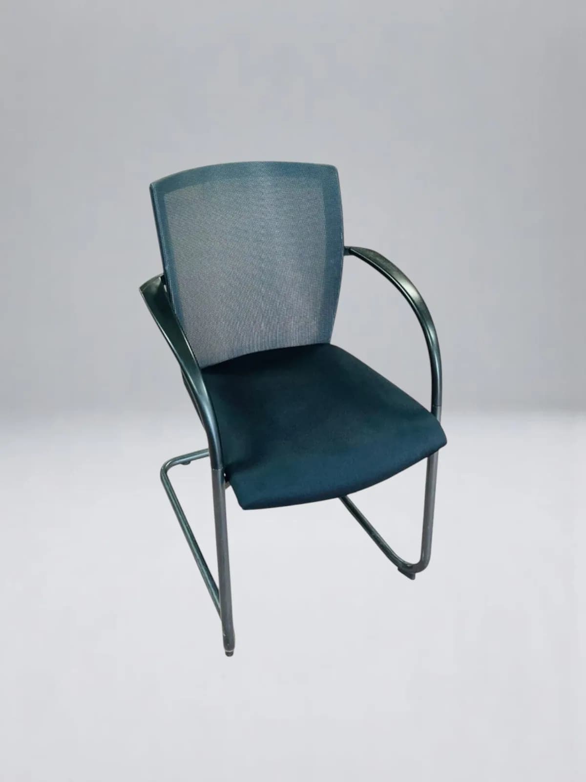 Chaise visiteur salle réunion König+Neurath Mesh — vue 3