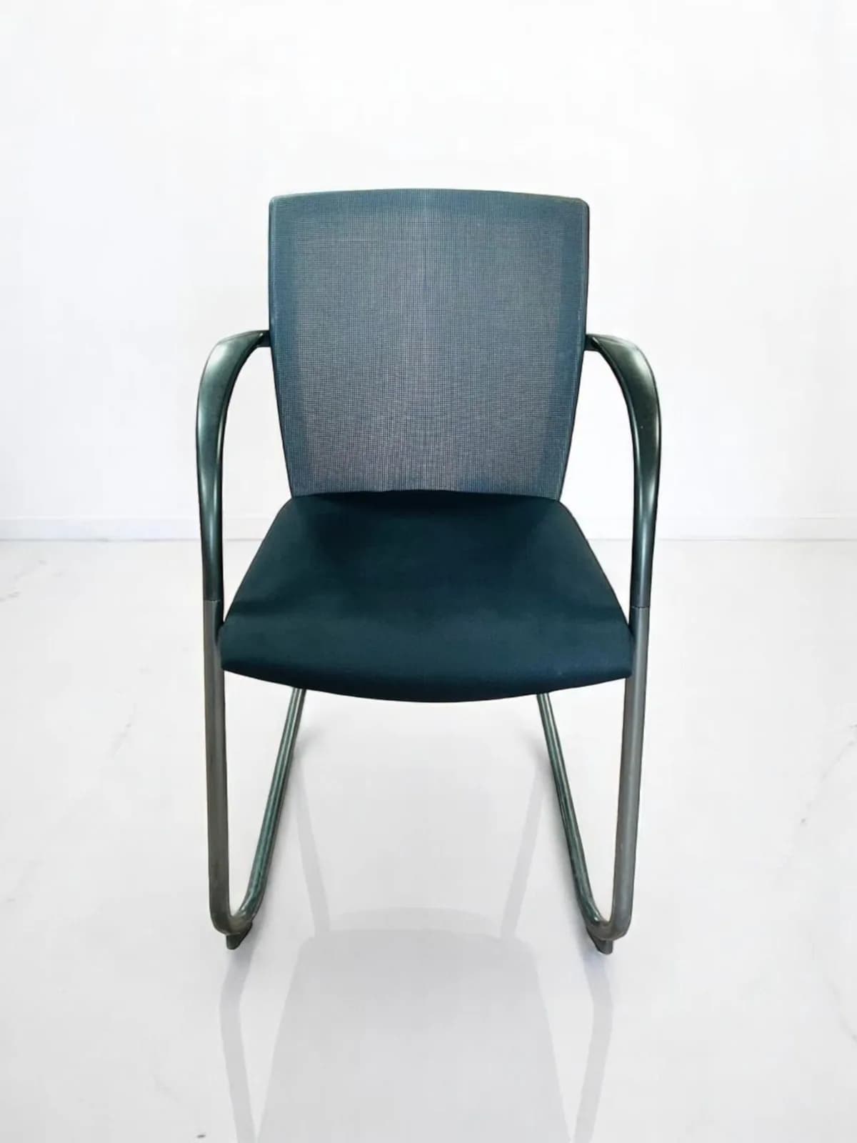 Chaise visiteur salle réunion König+Neurath Mesh — vue 2