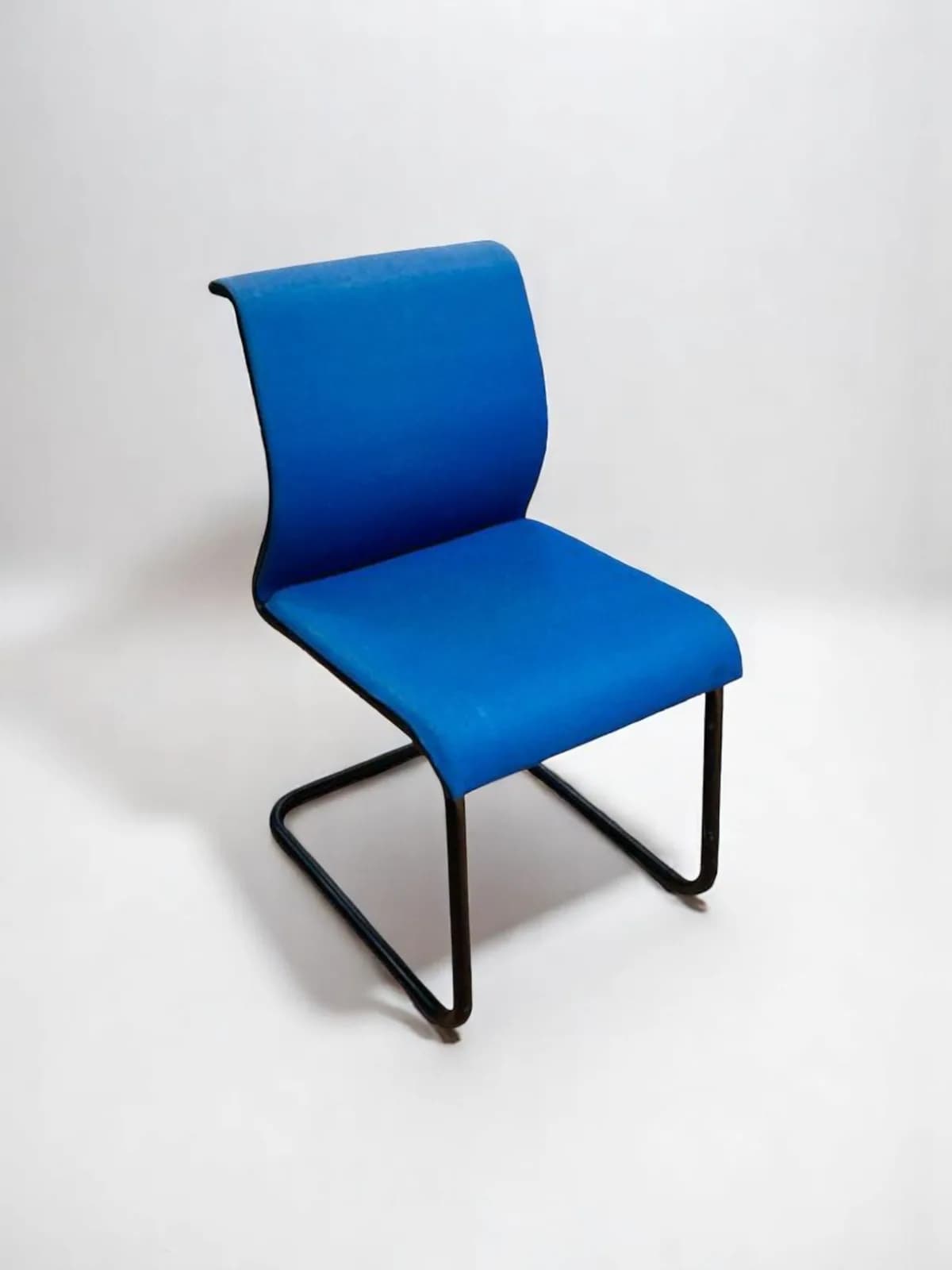 Chaise visiteur steelcase luge think bleu