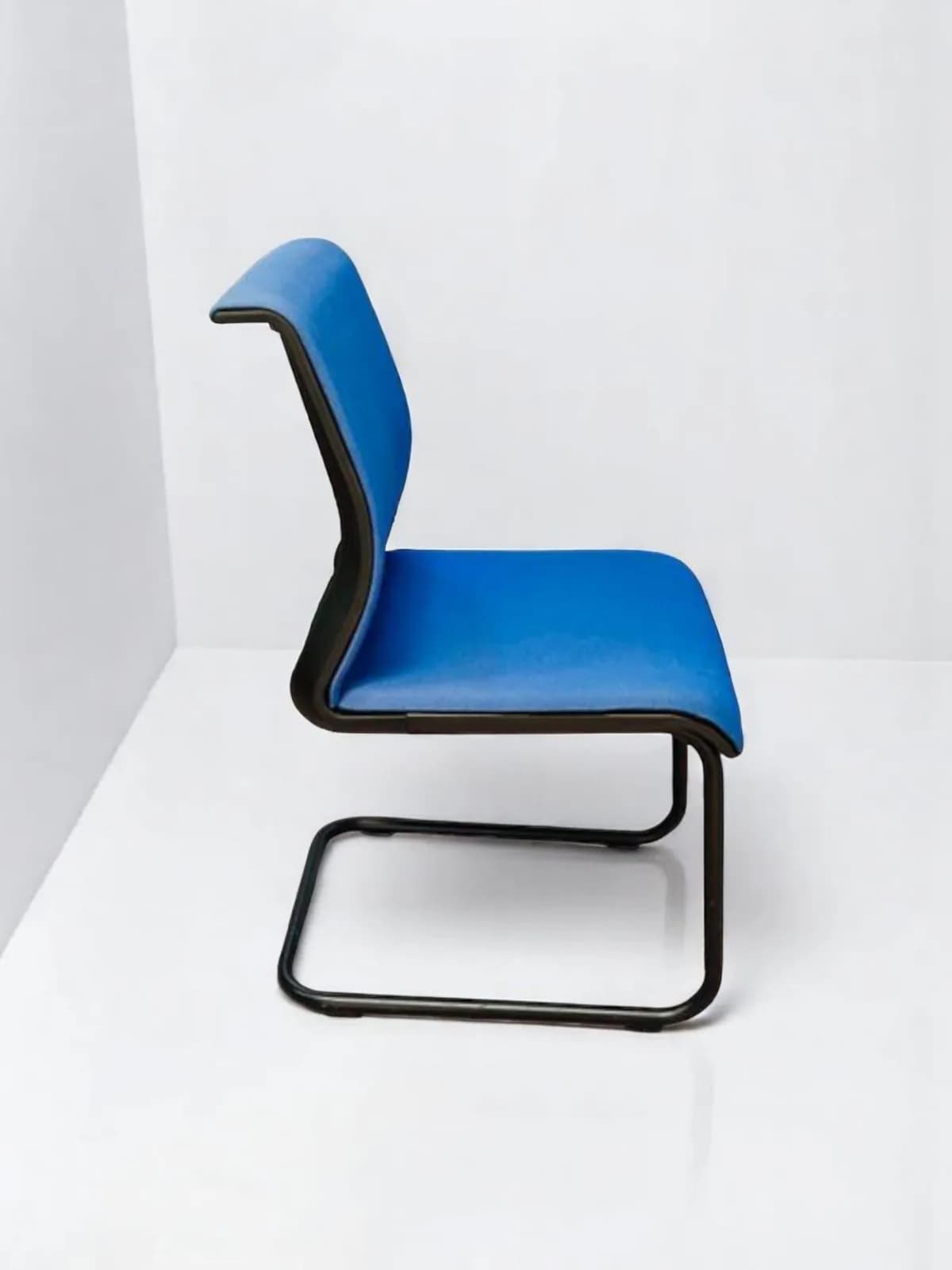 Chaise visiteur steelcase luge think bleu — vue 3