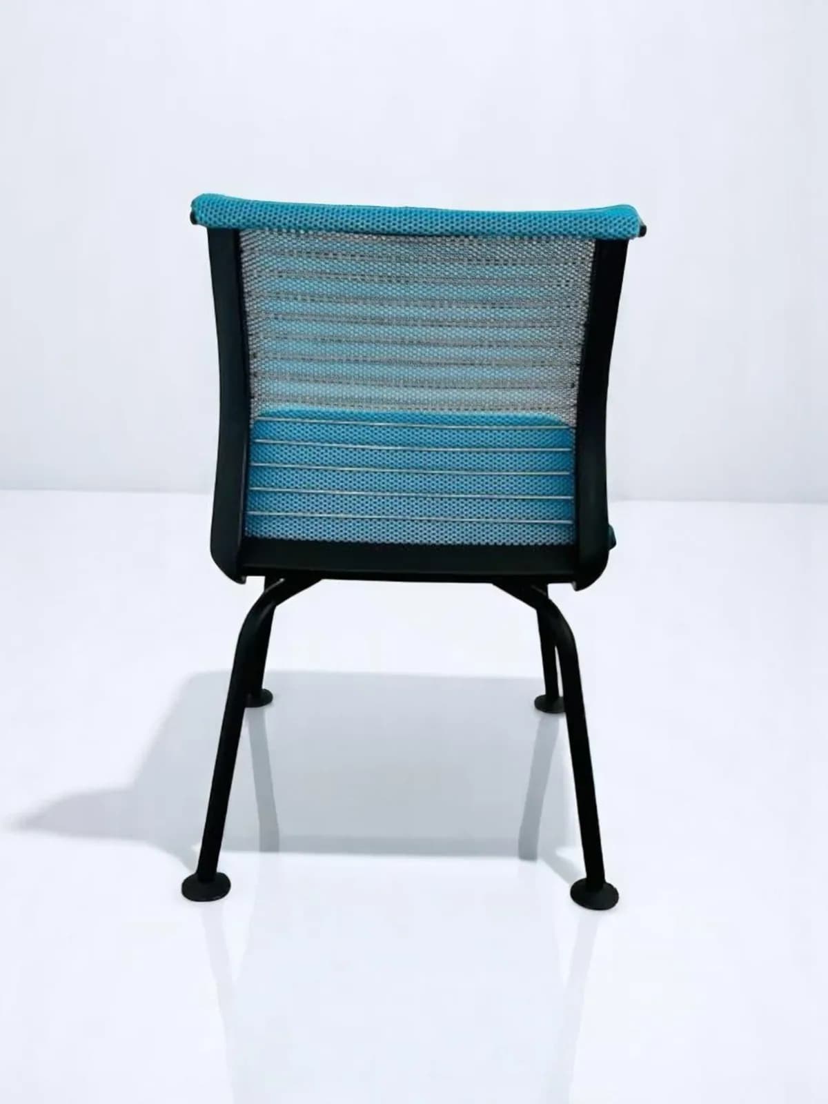 Chaise visiteurs steelcase thinks dossier Mesh — vue 3