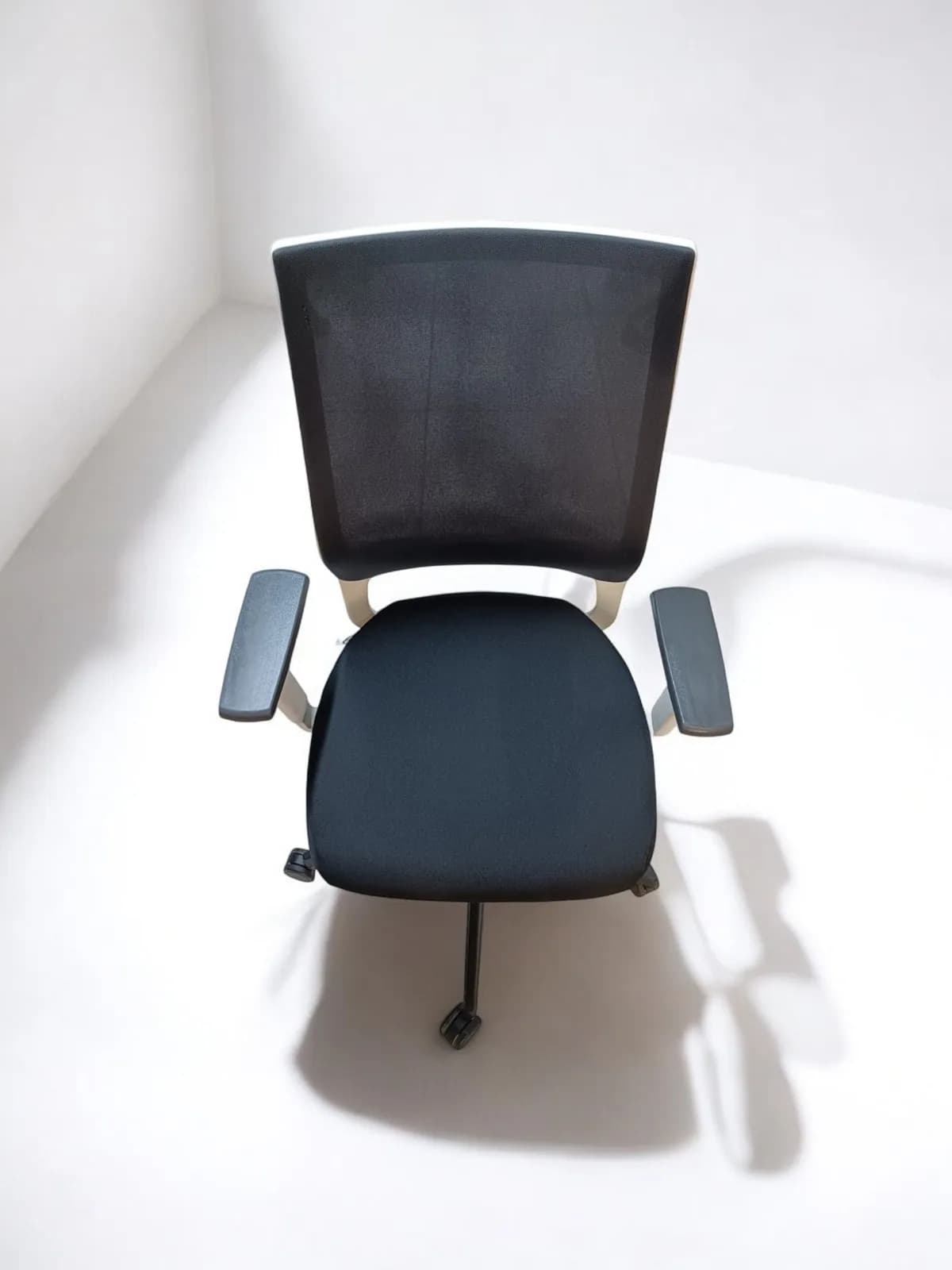 Sedus quarterback chaise à roulette blanche noir — vue 2