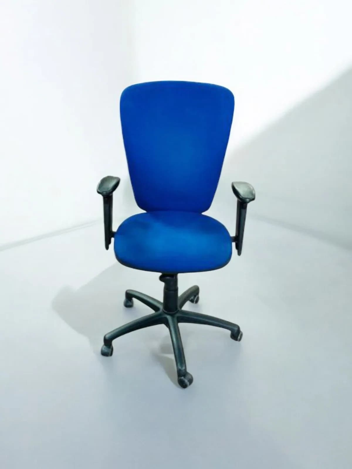 Chaise à roulette Add Form tissu bleu ergonomique