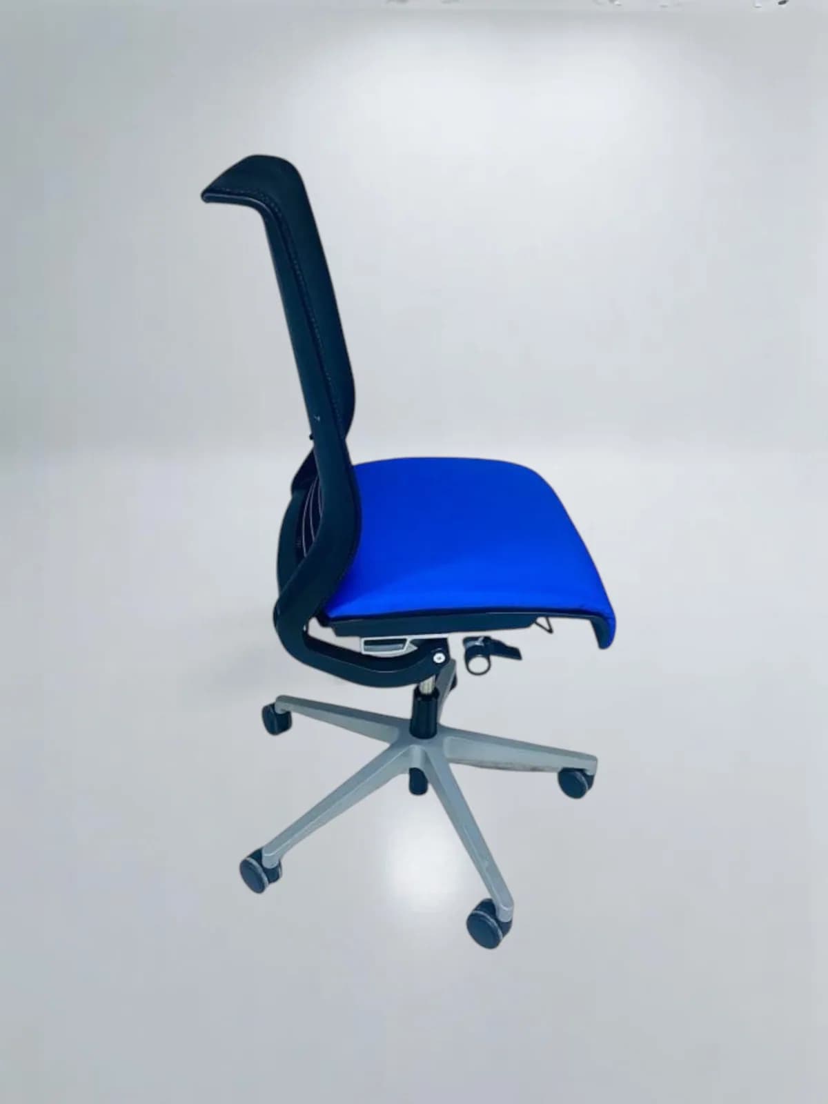 Chaise à roulette Steelcase thinks Bleu — vue 3