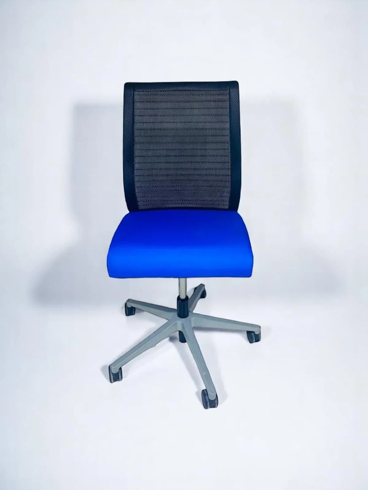 Chaise à roulette Steelcase thinks Bleu