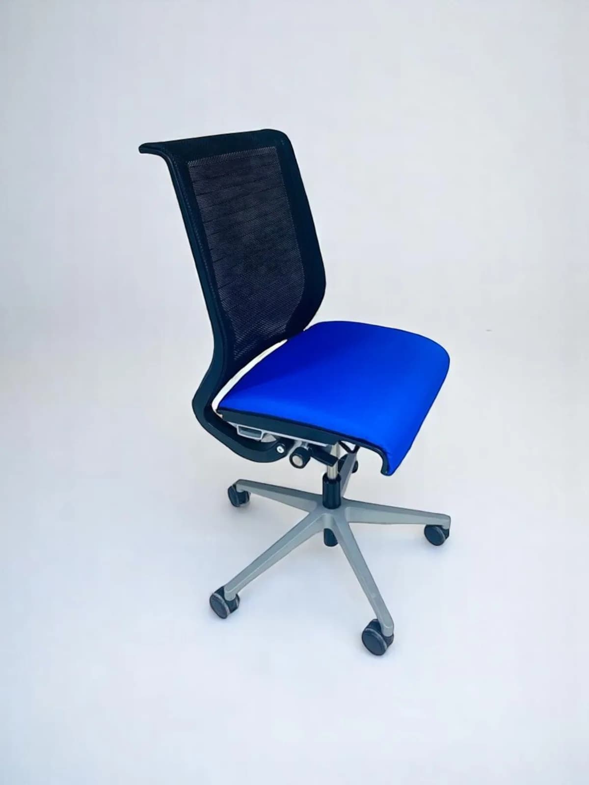 Chaise à roulette Steelcase thinks Bleu — vue 2