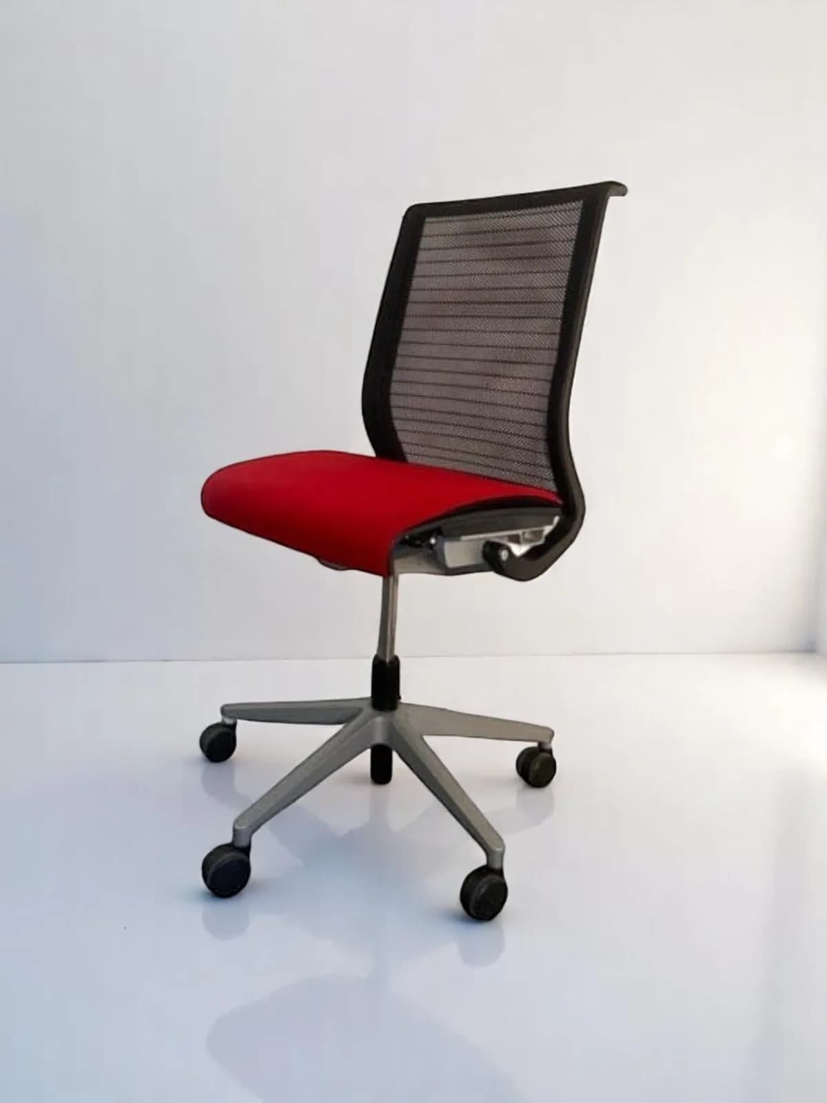Chaise à roulette Steelcase think rouge — vue 2