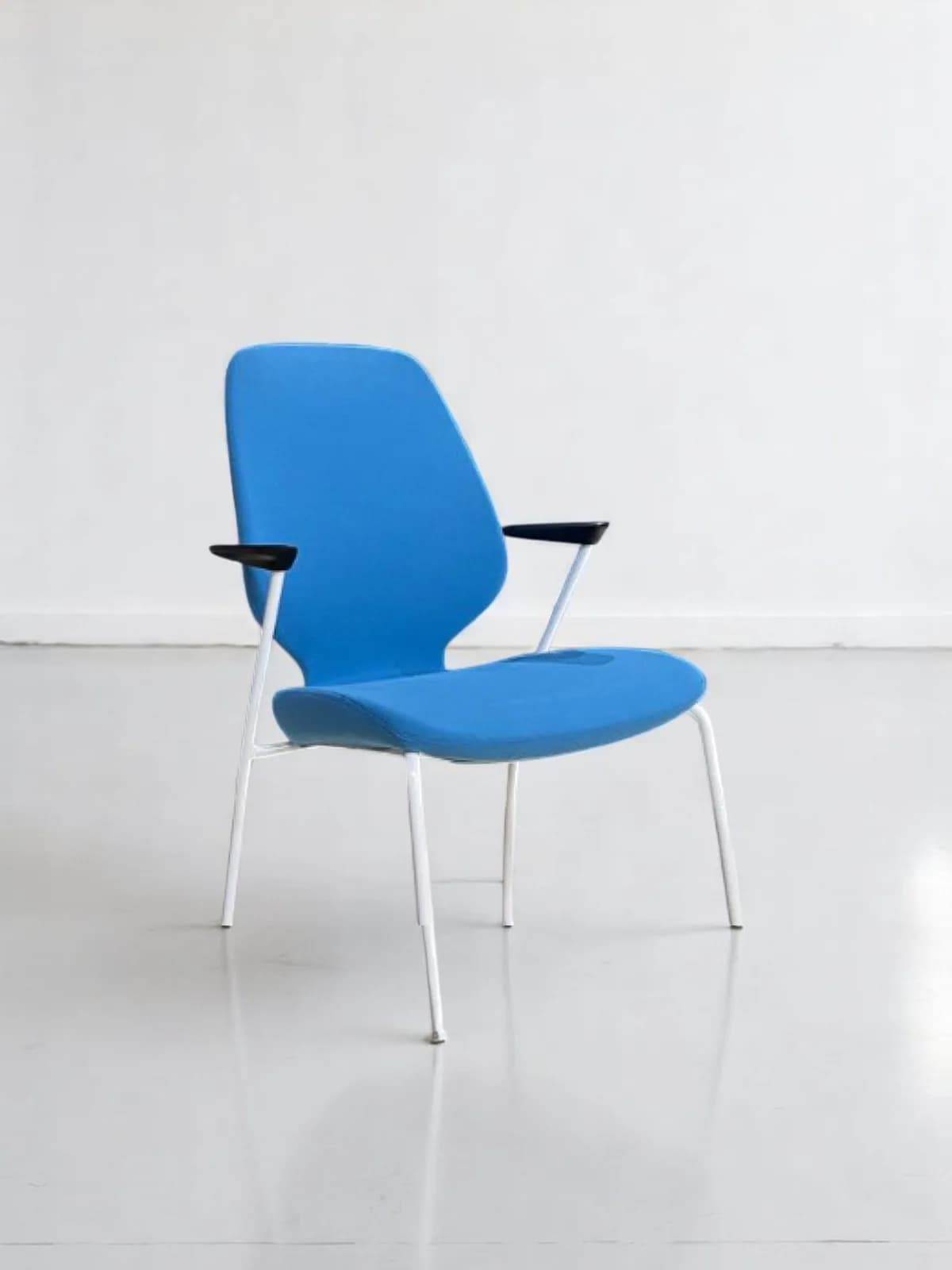Lot 2 chaises visiteur kinnarps Monroe bleu luge — vue 3