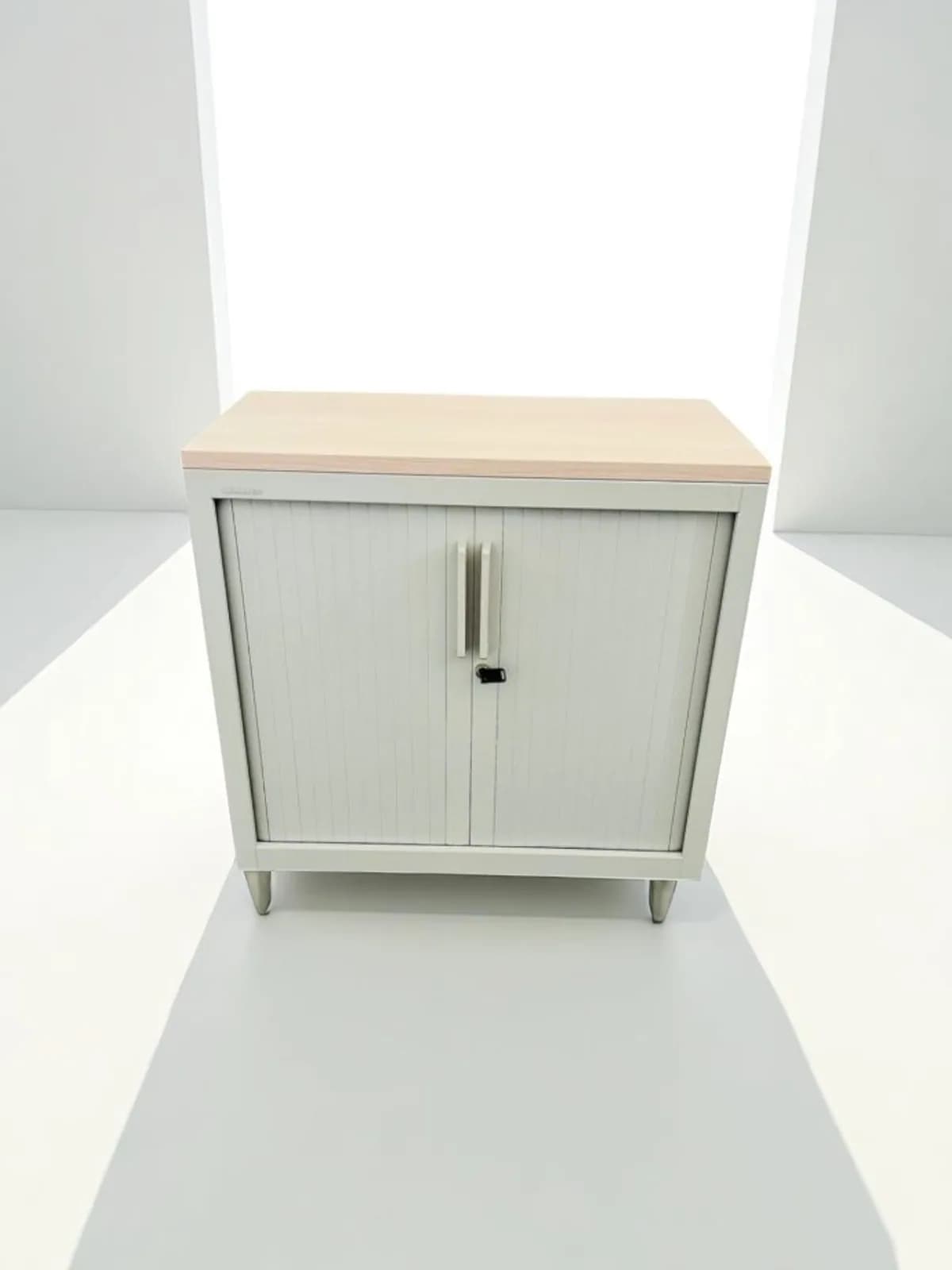 Armoire basse steelcase  finition chêne 80 x 74 cm — vue 2