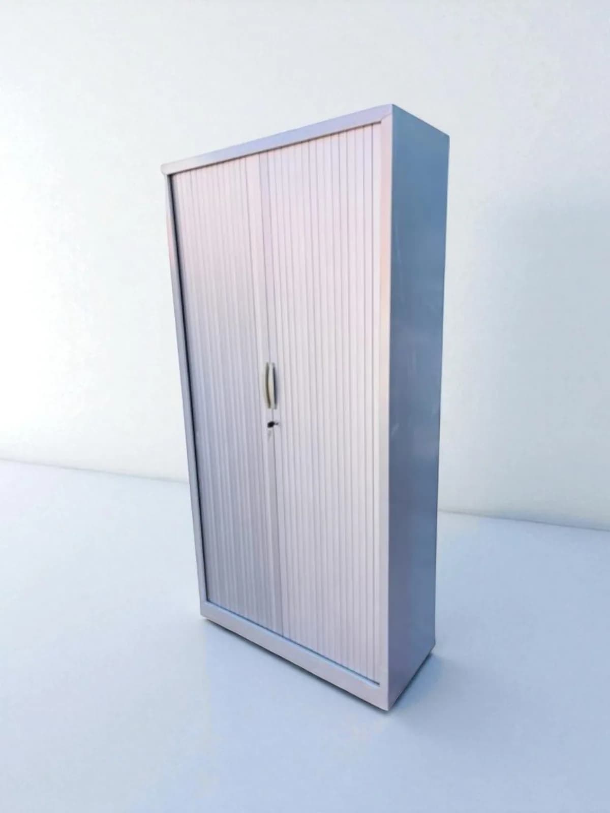 Armoire haute Magencia 100x200cm gris avec clé