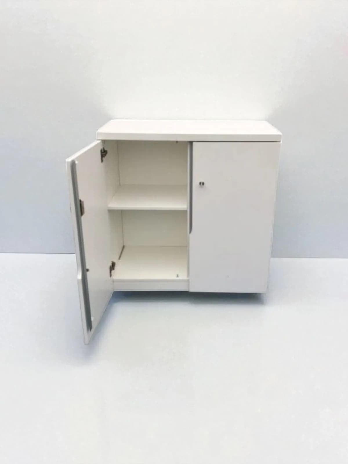 Armoire porte battante en bois — vue 3
