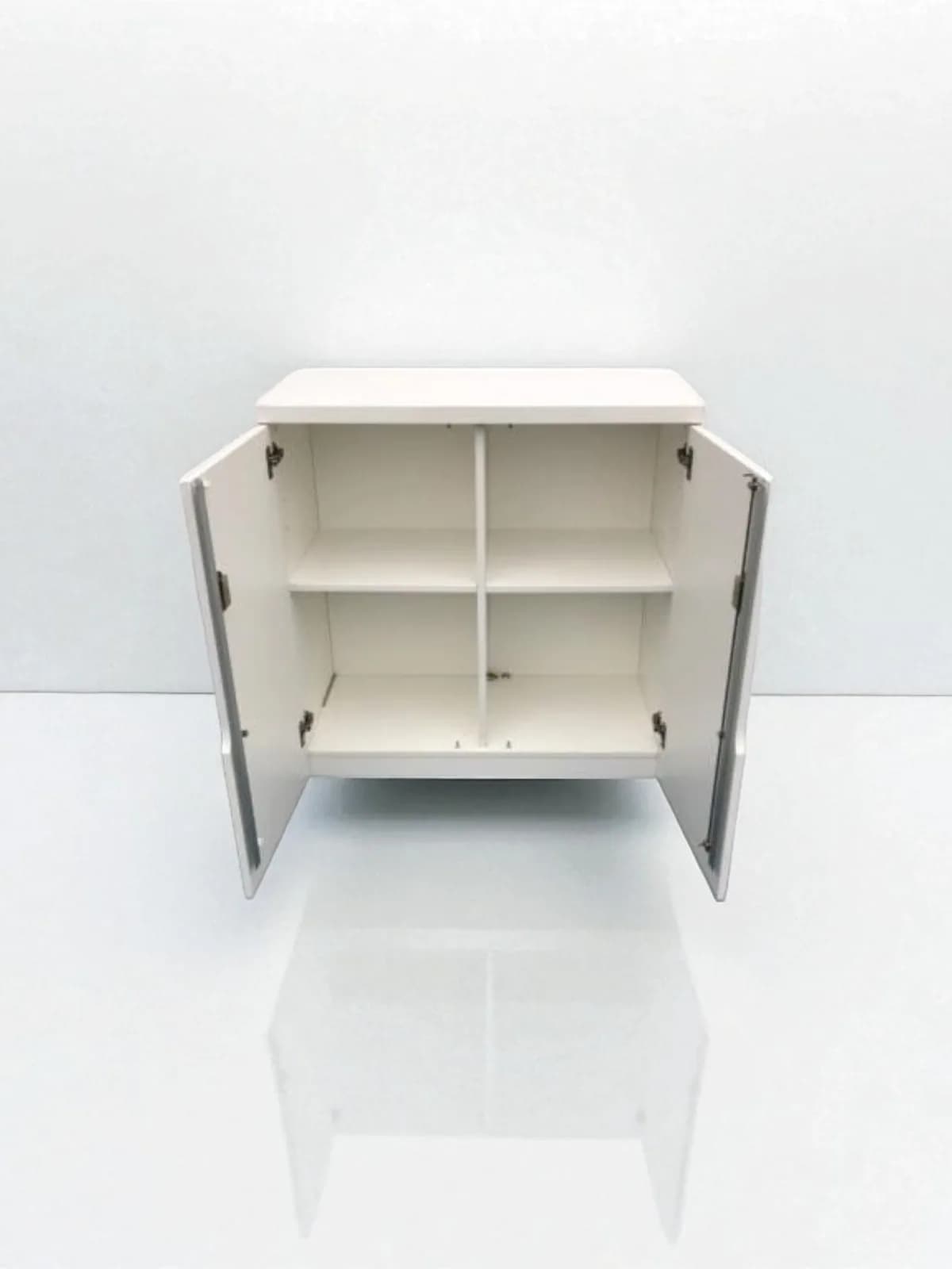 Armoire porte battante en bois — vue 4