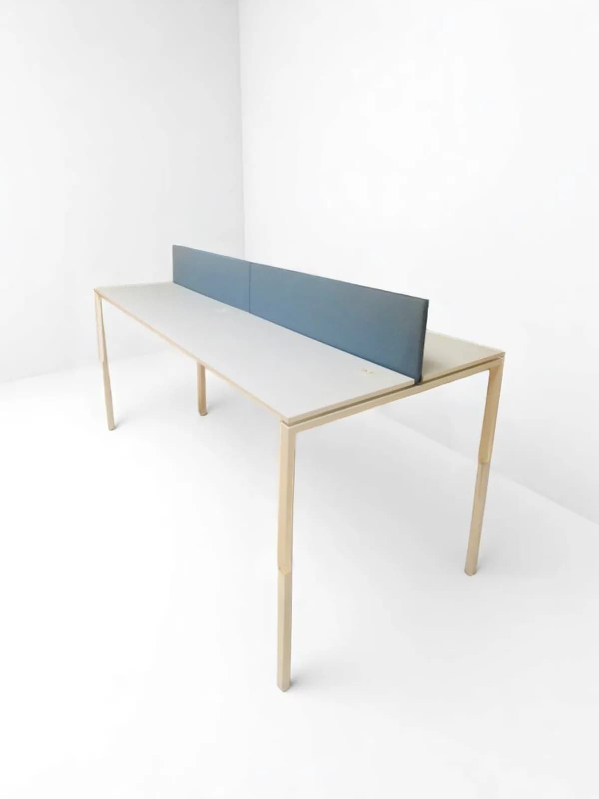 Bureau bench blanc séparateur tissus 320x160cm prise USB — vue 3