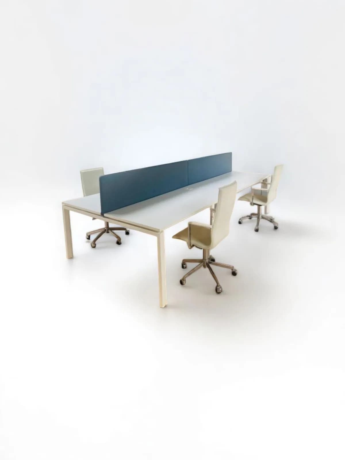 Bureau bench blanc séparateur tissus 320x160cm prise USB — vue 5