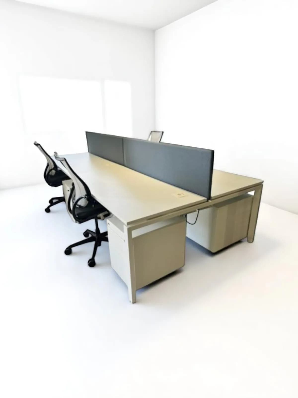 Bureau bench blanc séparateur tissus 320x160cm prise USB