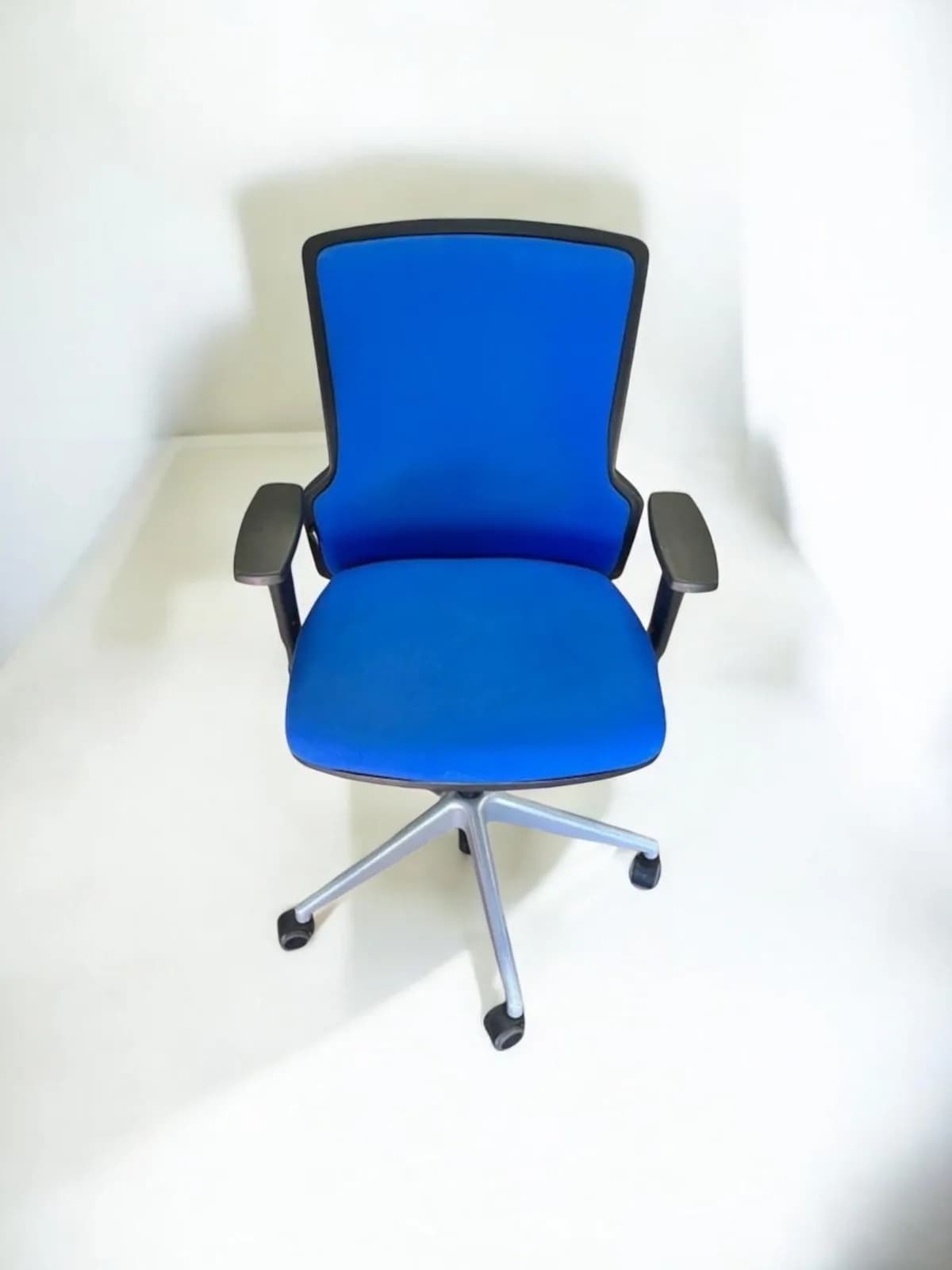Chaise à roulette Eurosit E5 ergonomique bleu — vue 2
