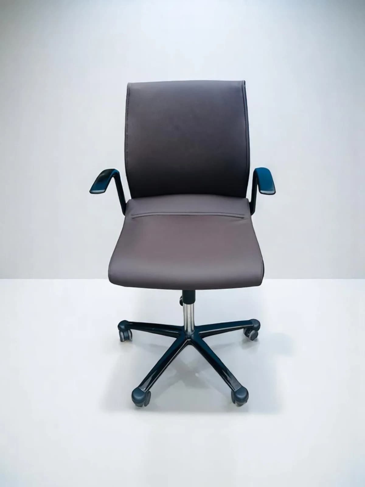 Chaise à roulette Wilkhahn Modus simili cuir marron
