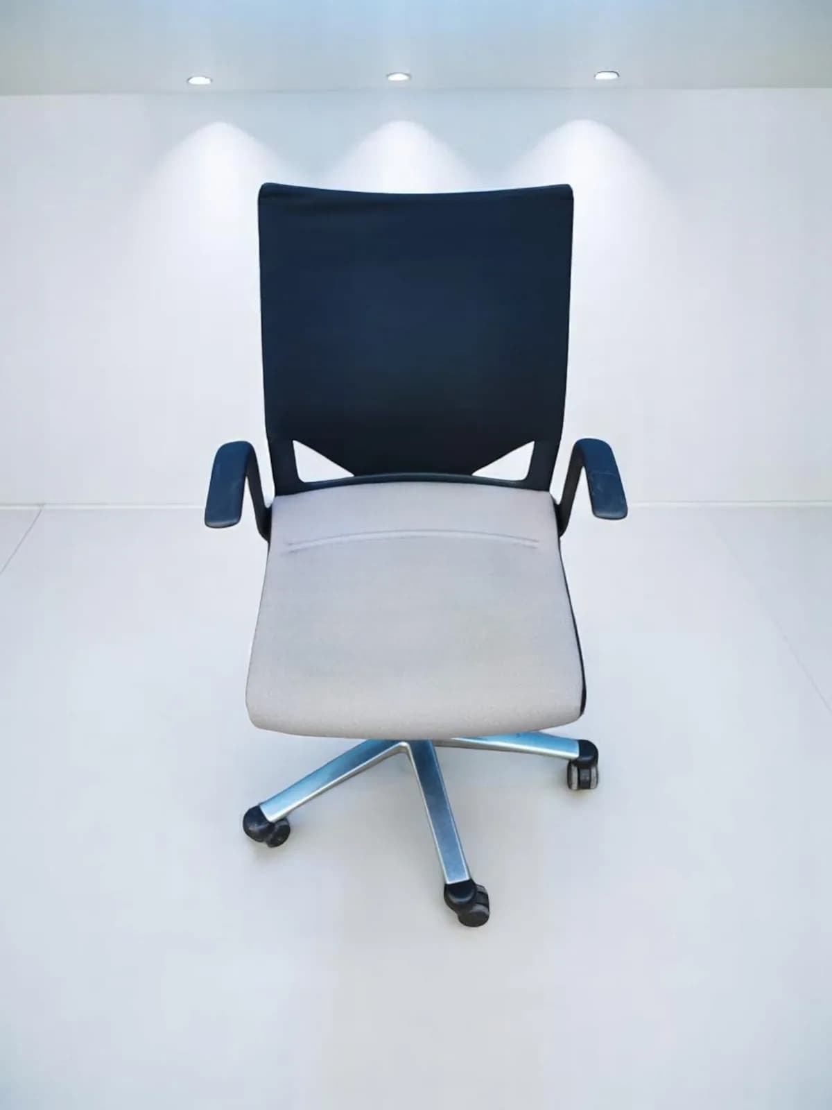 Chaise à roulette Wilkhahn Modus tissu dossier mesh — vue 2