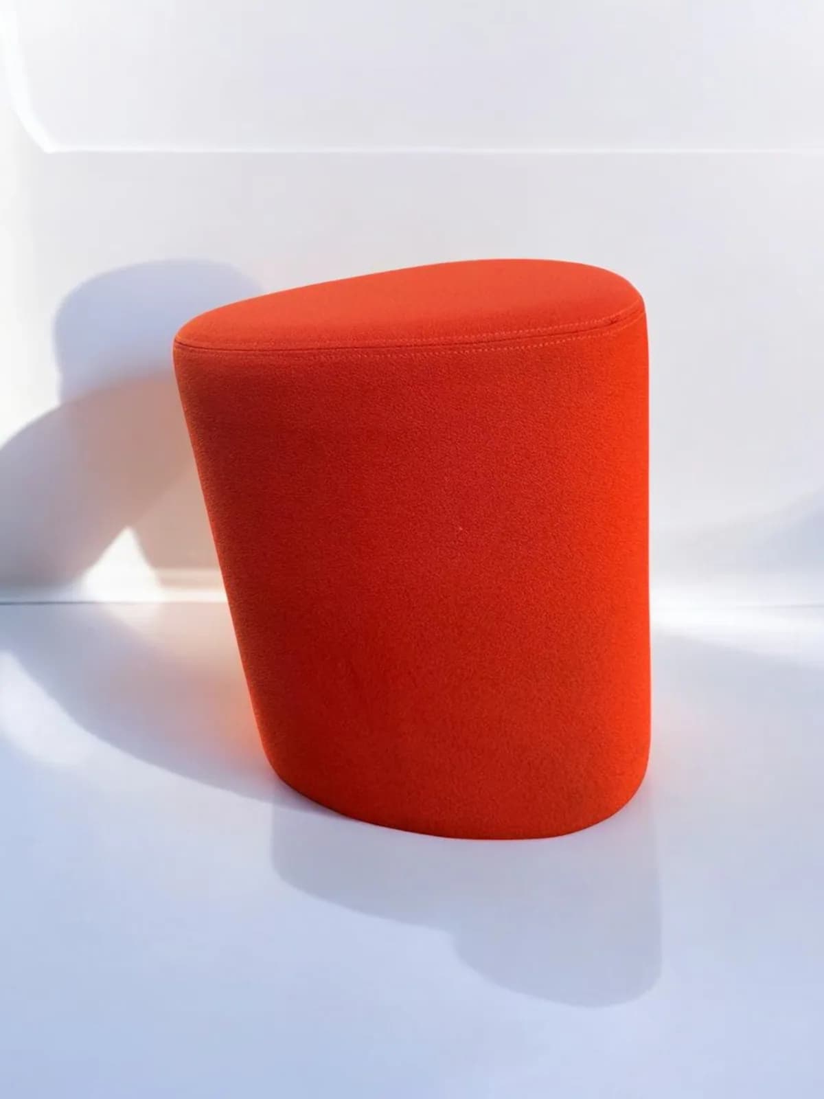 Cascando POUF PULLY en tissus rouge