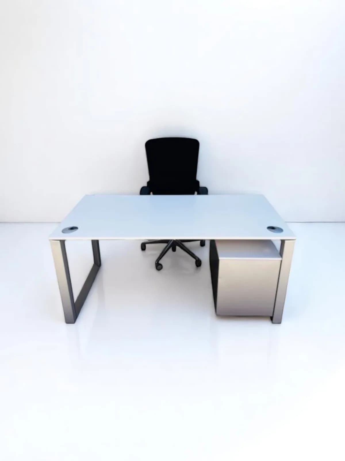 Bureau droit Steelcase 160x80cm blanc passe câble — vue 3