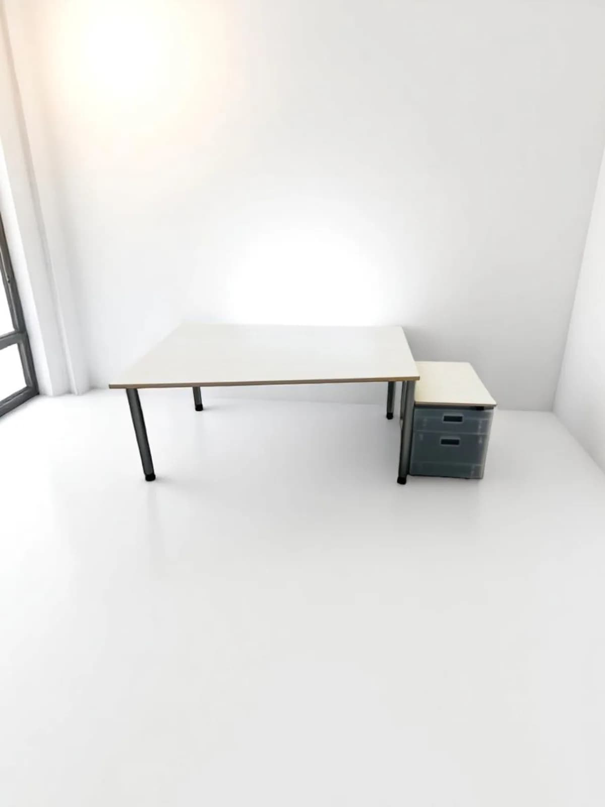 Bureau droit Steelcase 160x80cm et caisson offert — vue 4