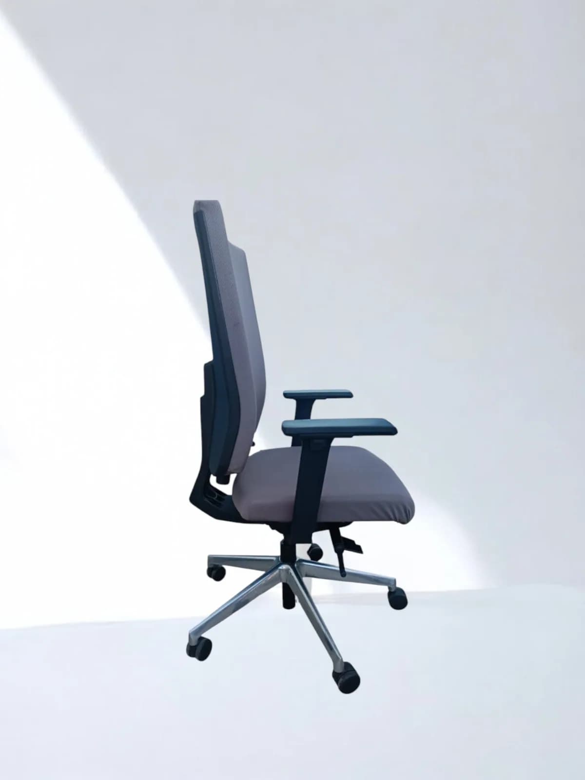 Chaise roulette Viasit F1 4D dossier ajustable — vue 3