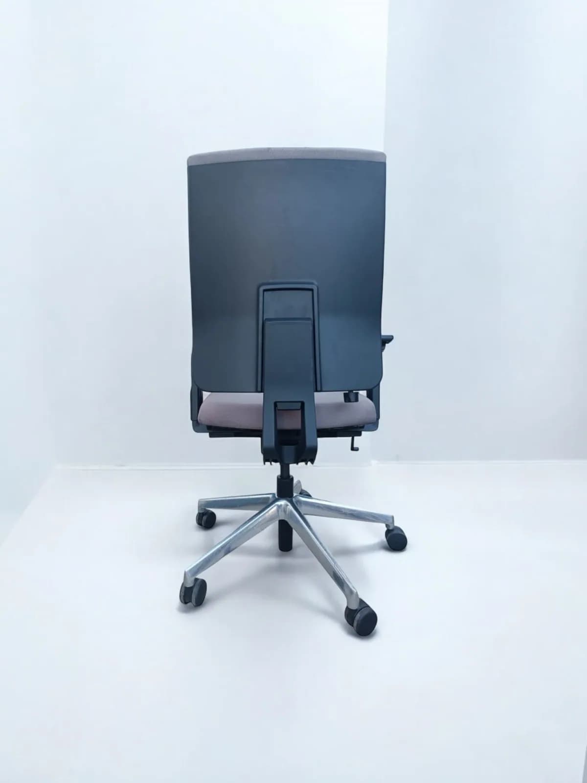 Chaise roulette Viasit F1 4D dossier ajustable — vue 4